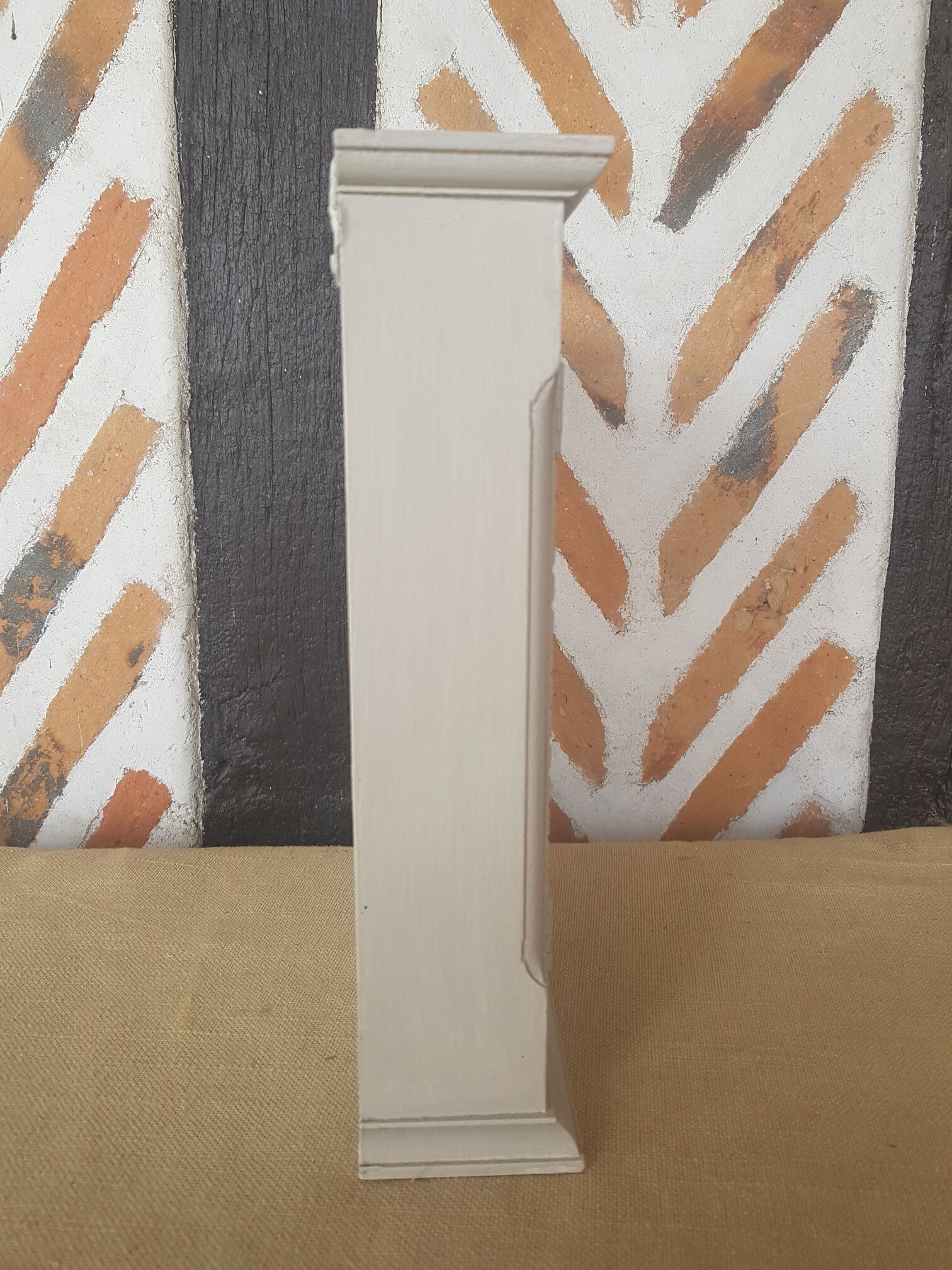 Elegant linen patinated key box