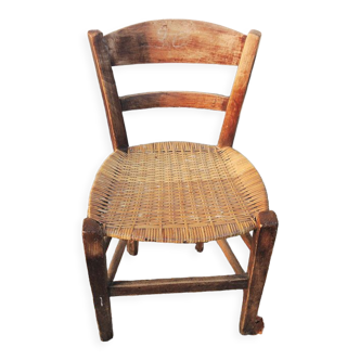 Ancienne chaise d’enfant en paille tressée