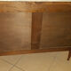 Commode de style louis XVI en bois fruitier massif.