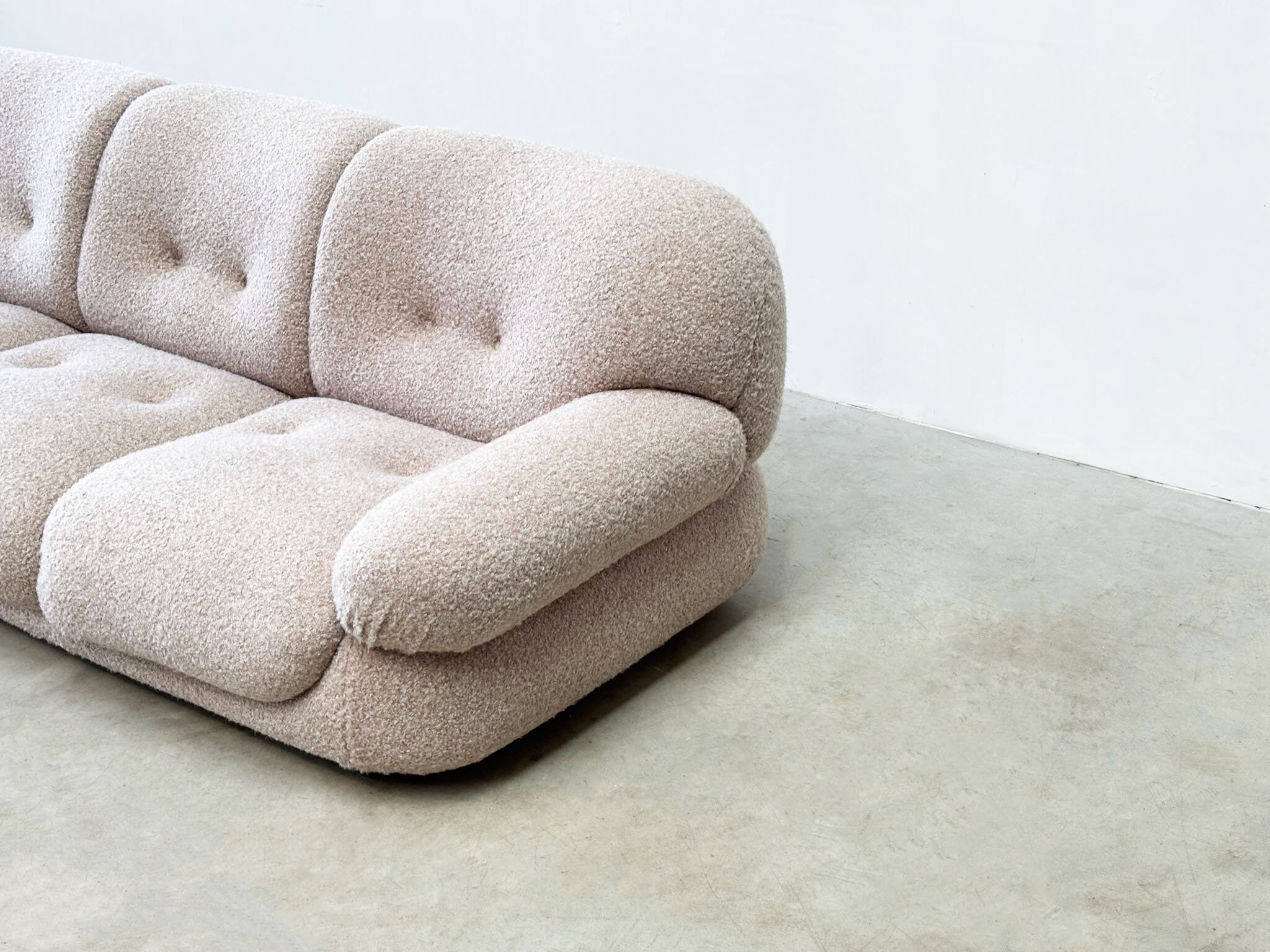 Sapporo sofa by Mobil Girgi
