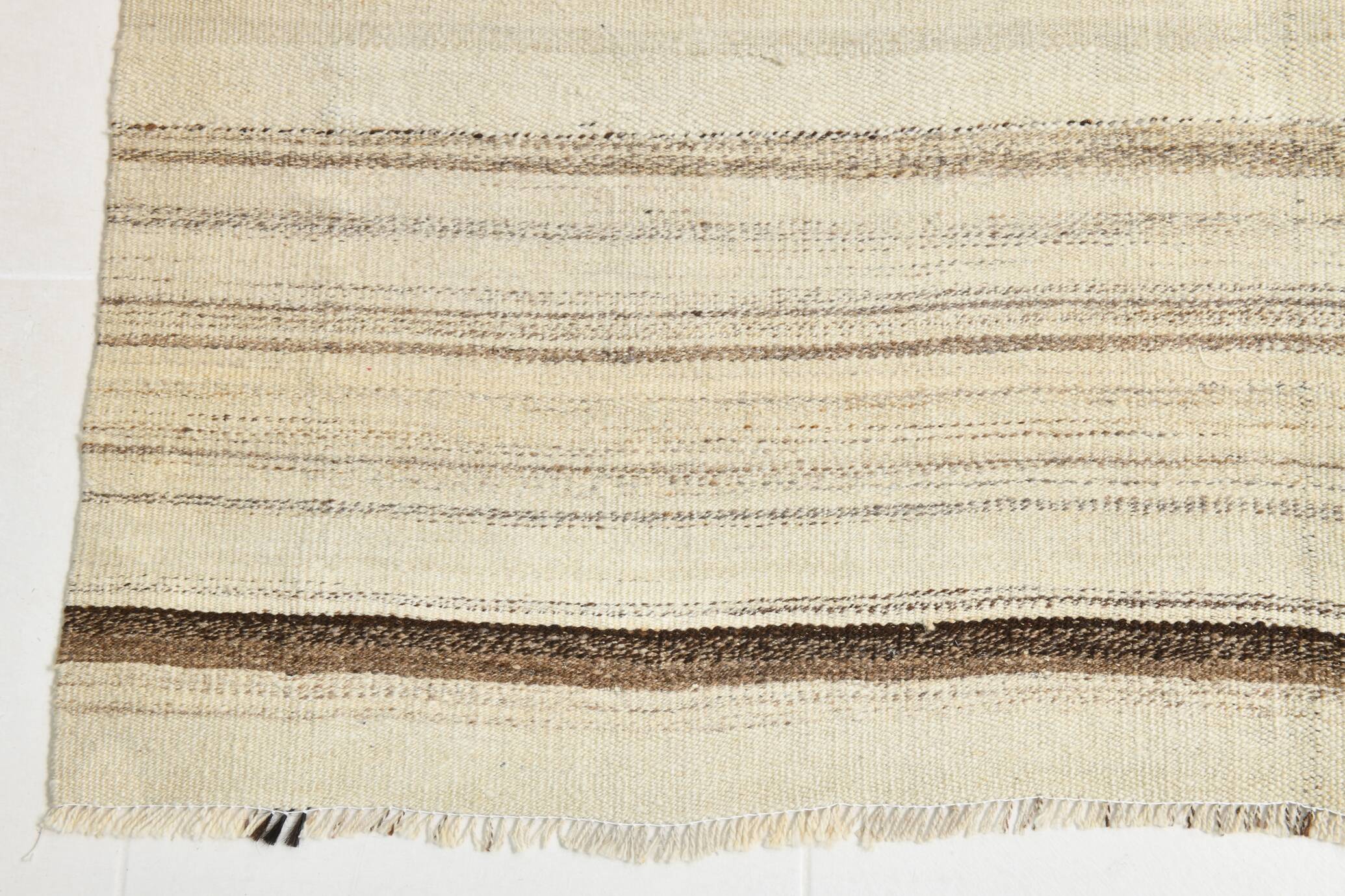 Tapis Kilim rayé crème et marron, 161 x 211 cm