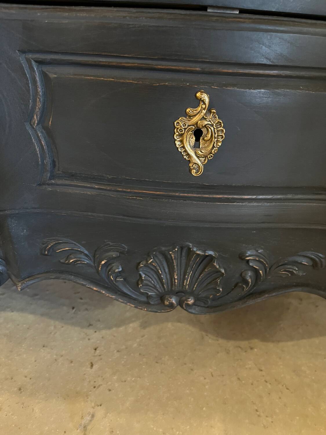 Black and wood chest of drawers