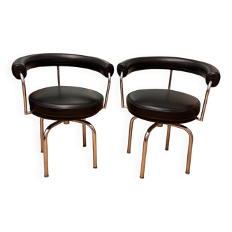 Paire de fauteuils tournants LC7 Charlotte Perriand - Le Corbusier