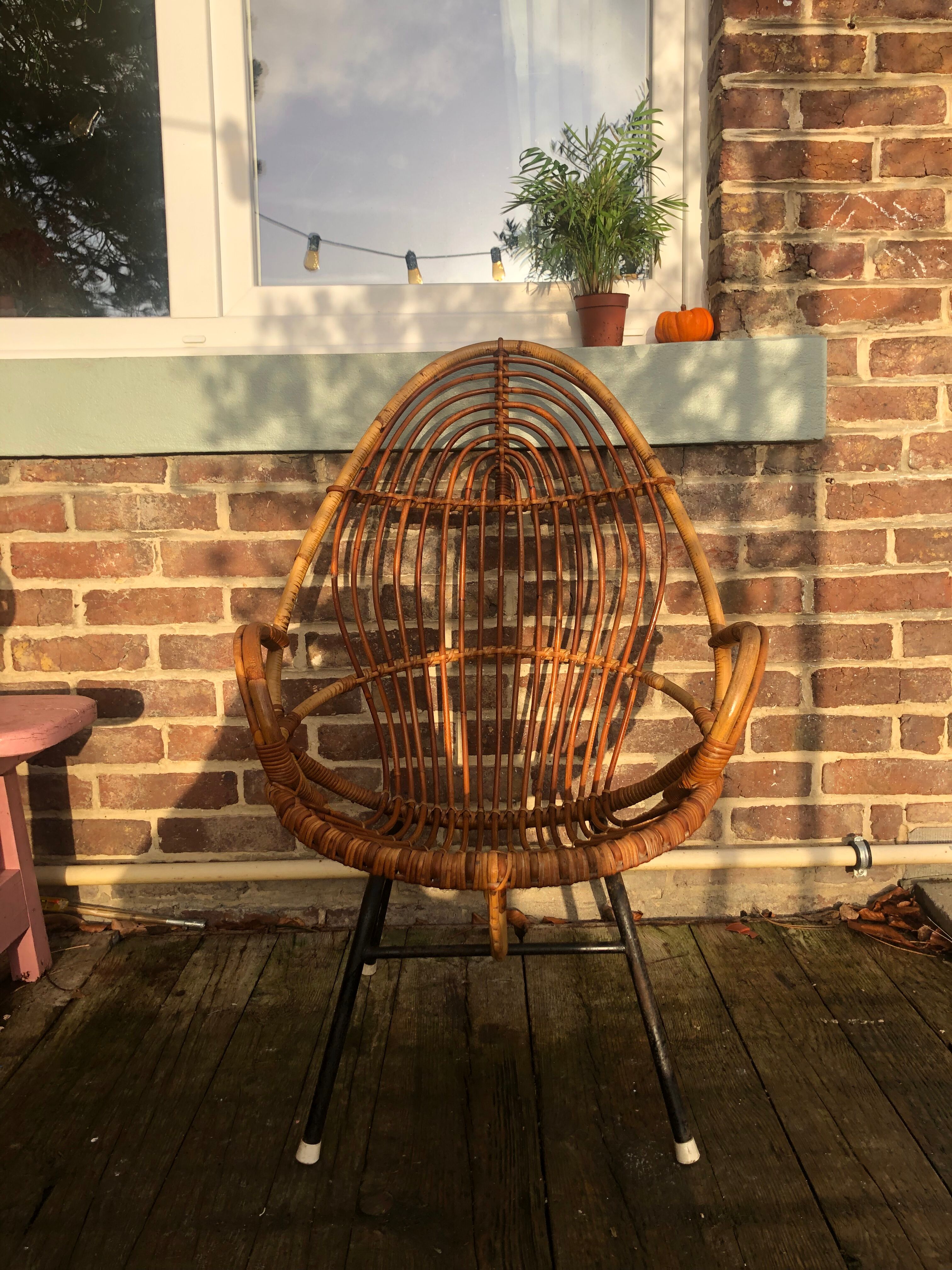 Rattan shell armchair (metal feet)