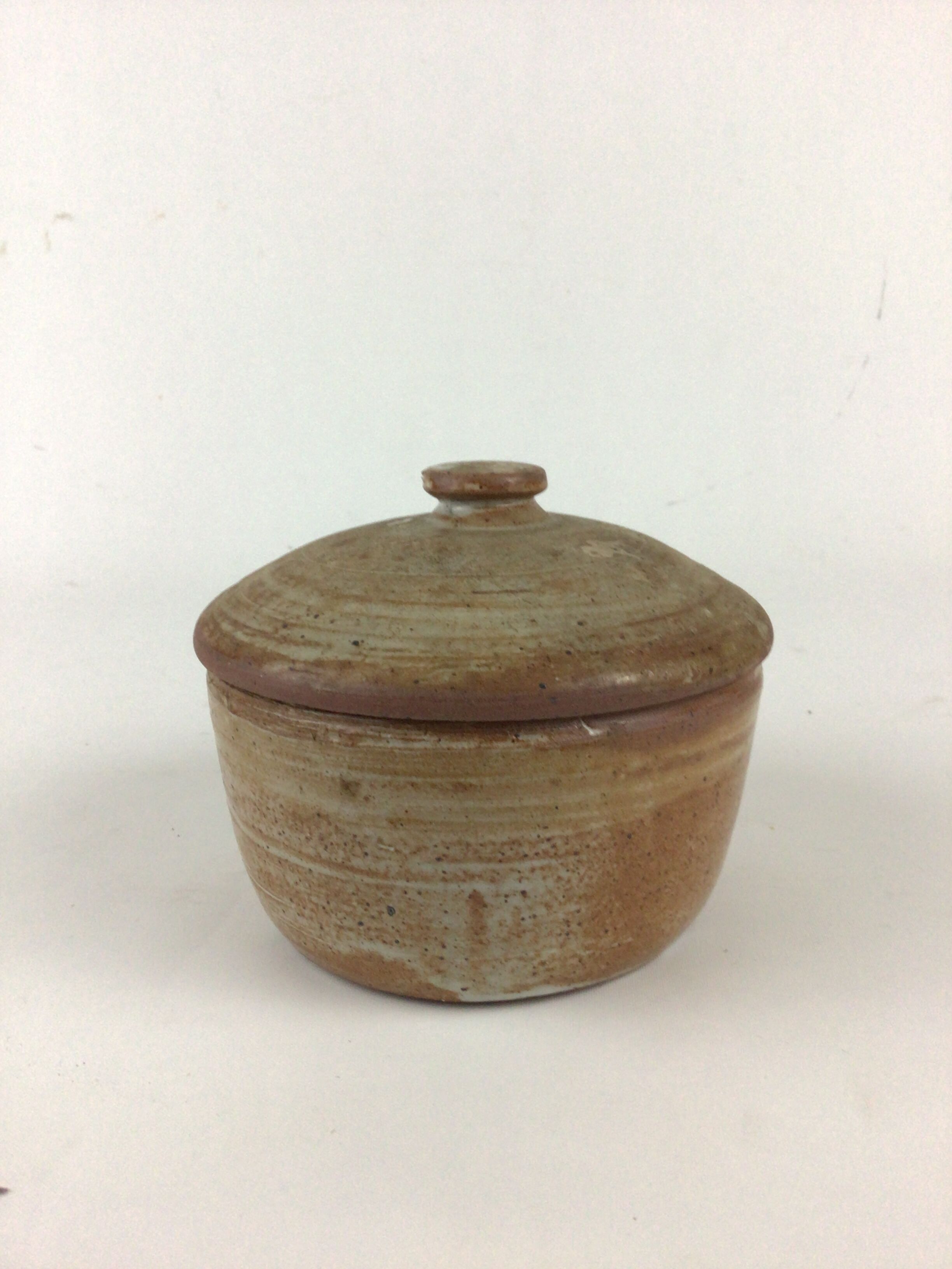 Sandstone salt box / pot of puisaye pierre lion