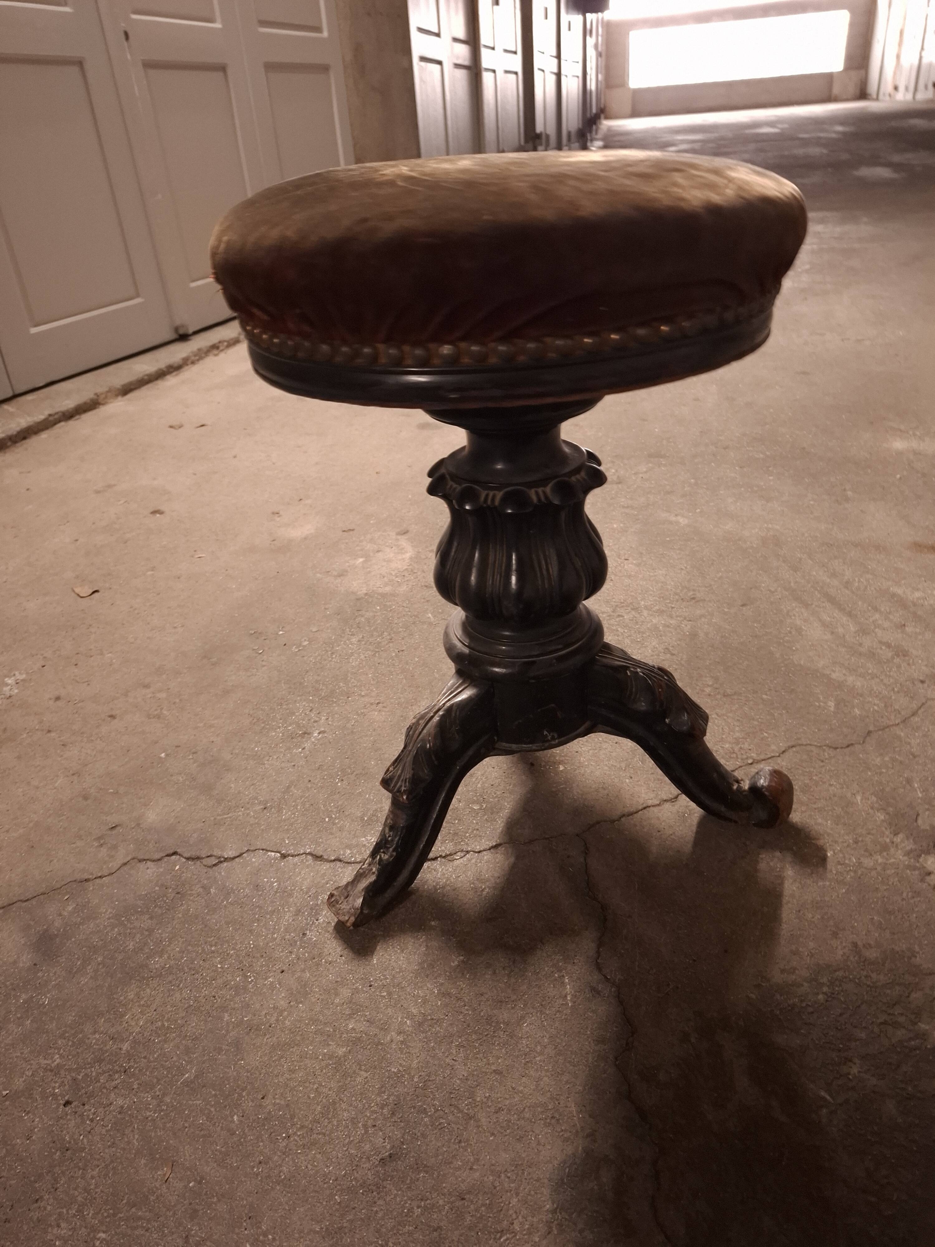 NAPOLEON III PIANO STOOL