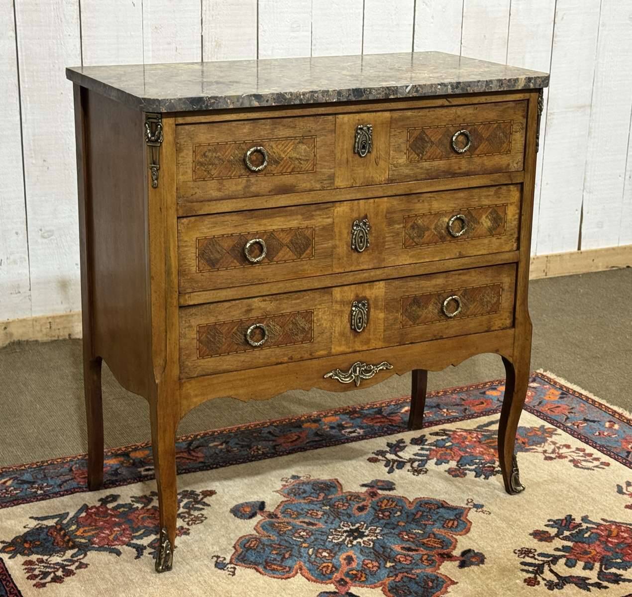 Transitional jump commode in walnut with marble top - 1950s
