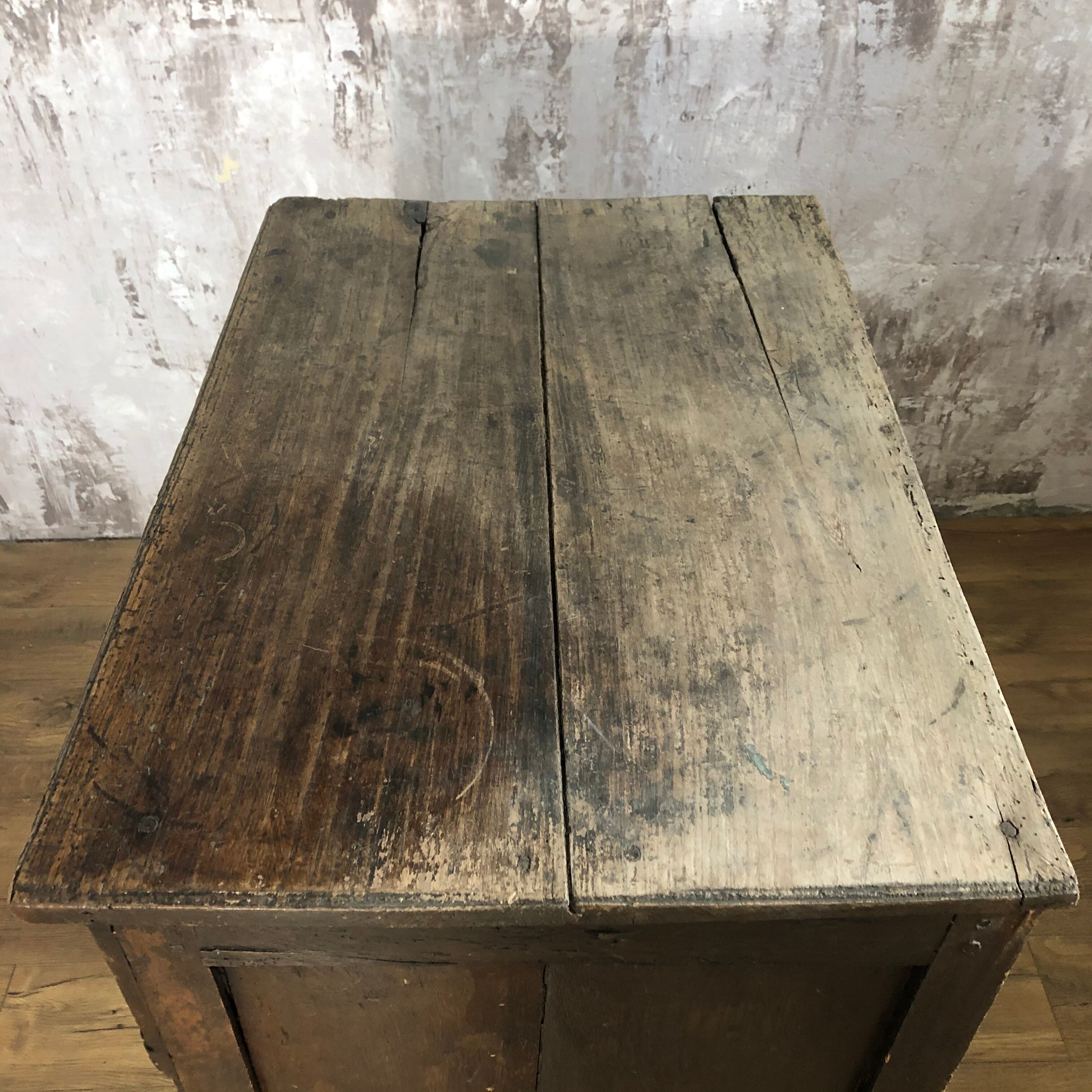 Former dresser - Popular Art XlX