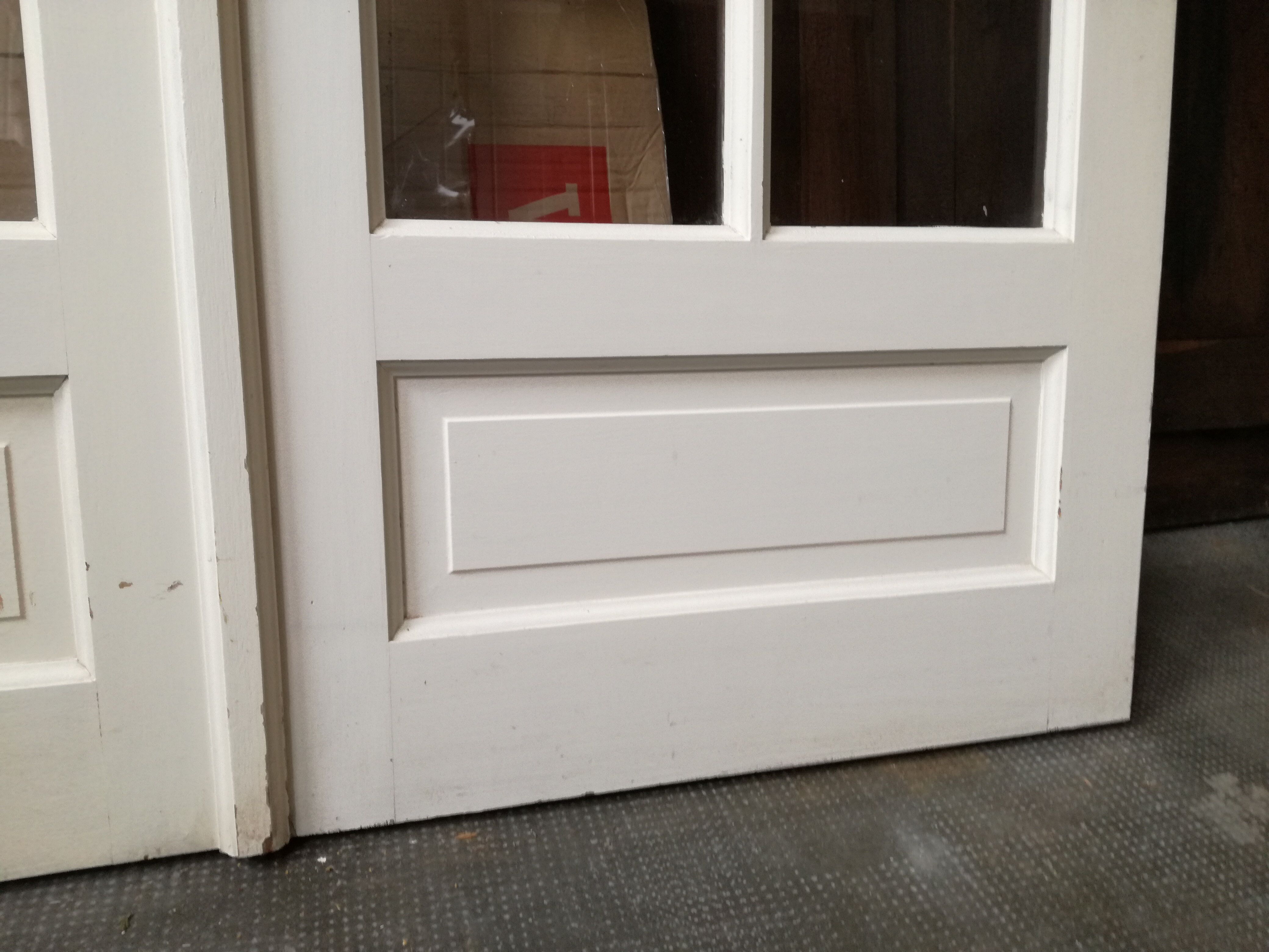 Double glass door small tiles