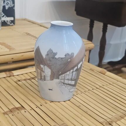 Vase vintage en porcelaine Bing & Grondahl décor vieux Arrhus au chat noir - Danemark années 70