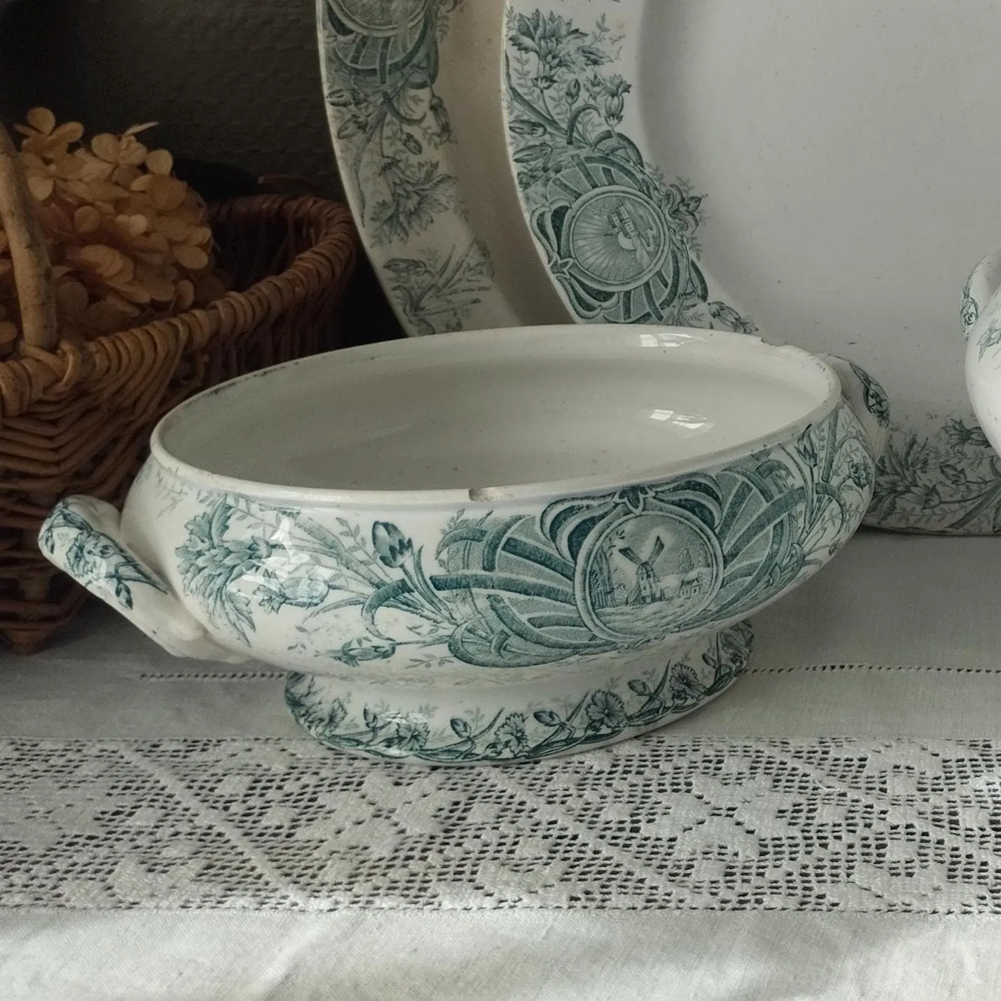 Small soup tureen base, ironstone, St-Amand, Lebacqz & Bouchart "Persian"