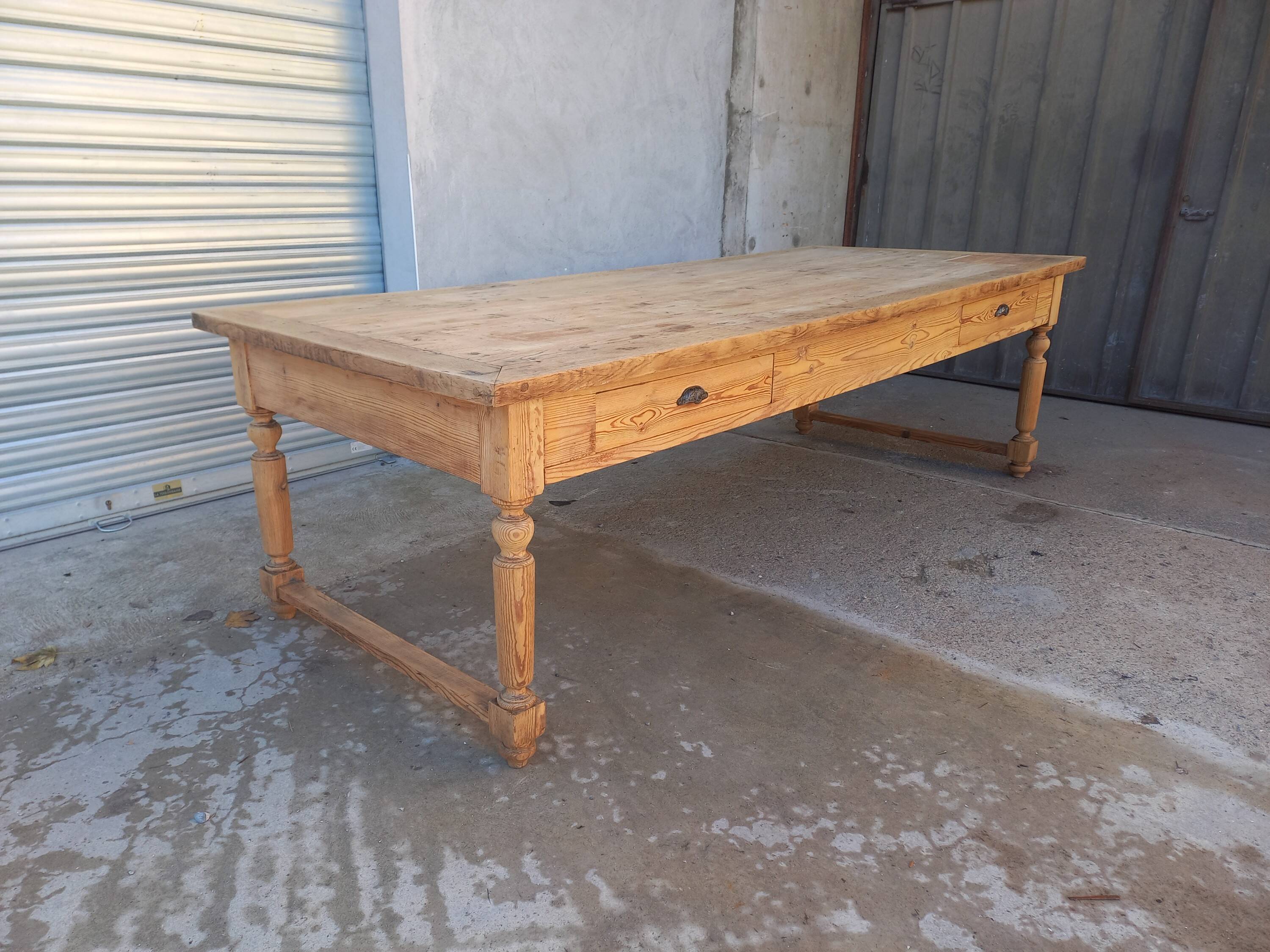 Grande table de communauté en chêne et sapin