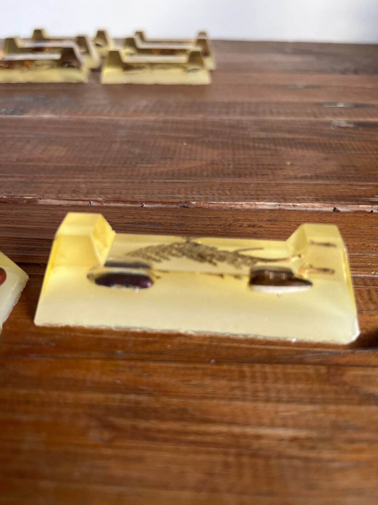 8 knife holders