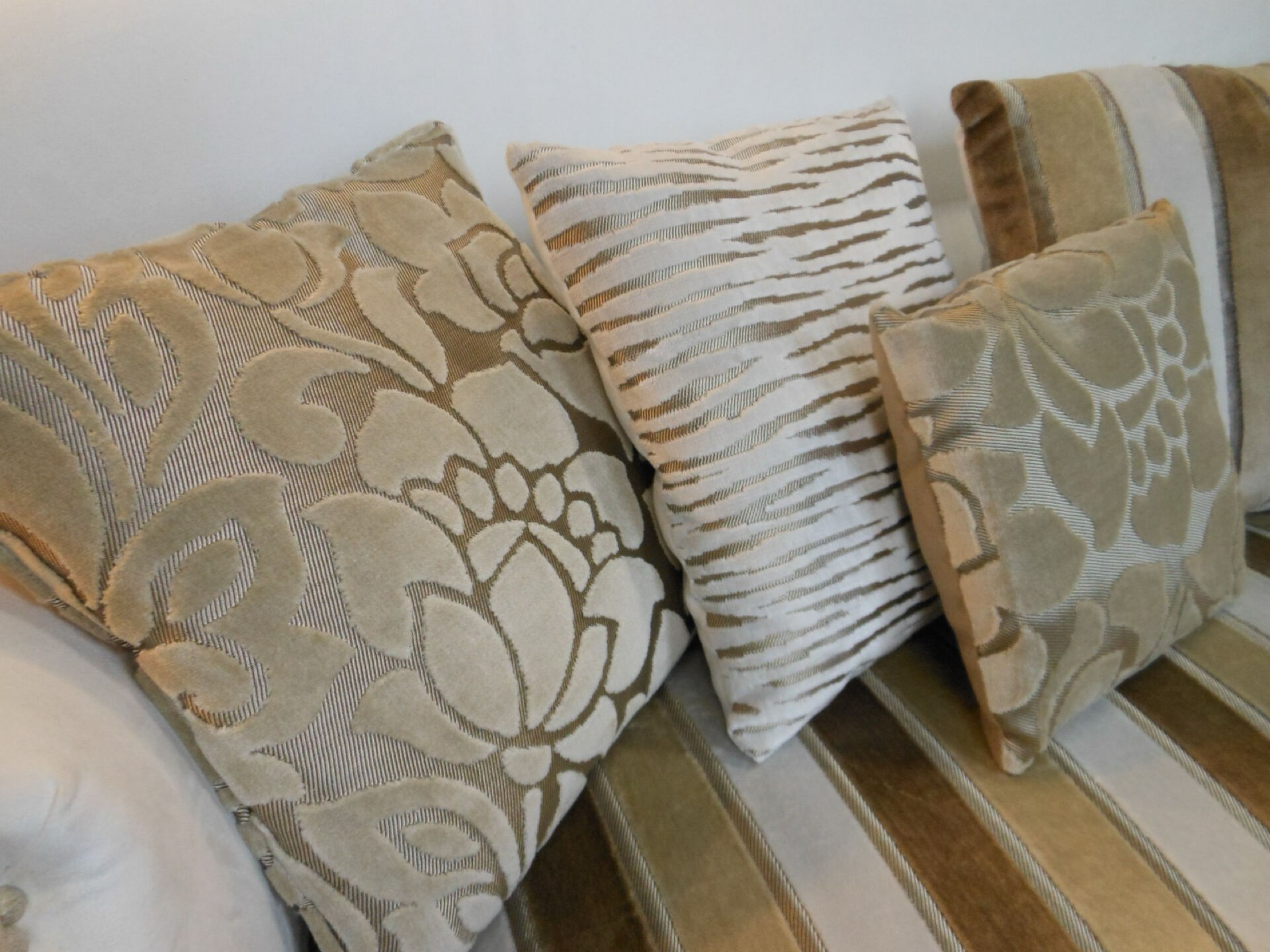 Louis-Philippe canapé with 3 cushions