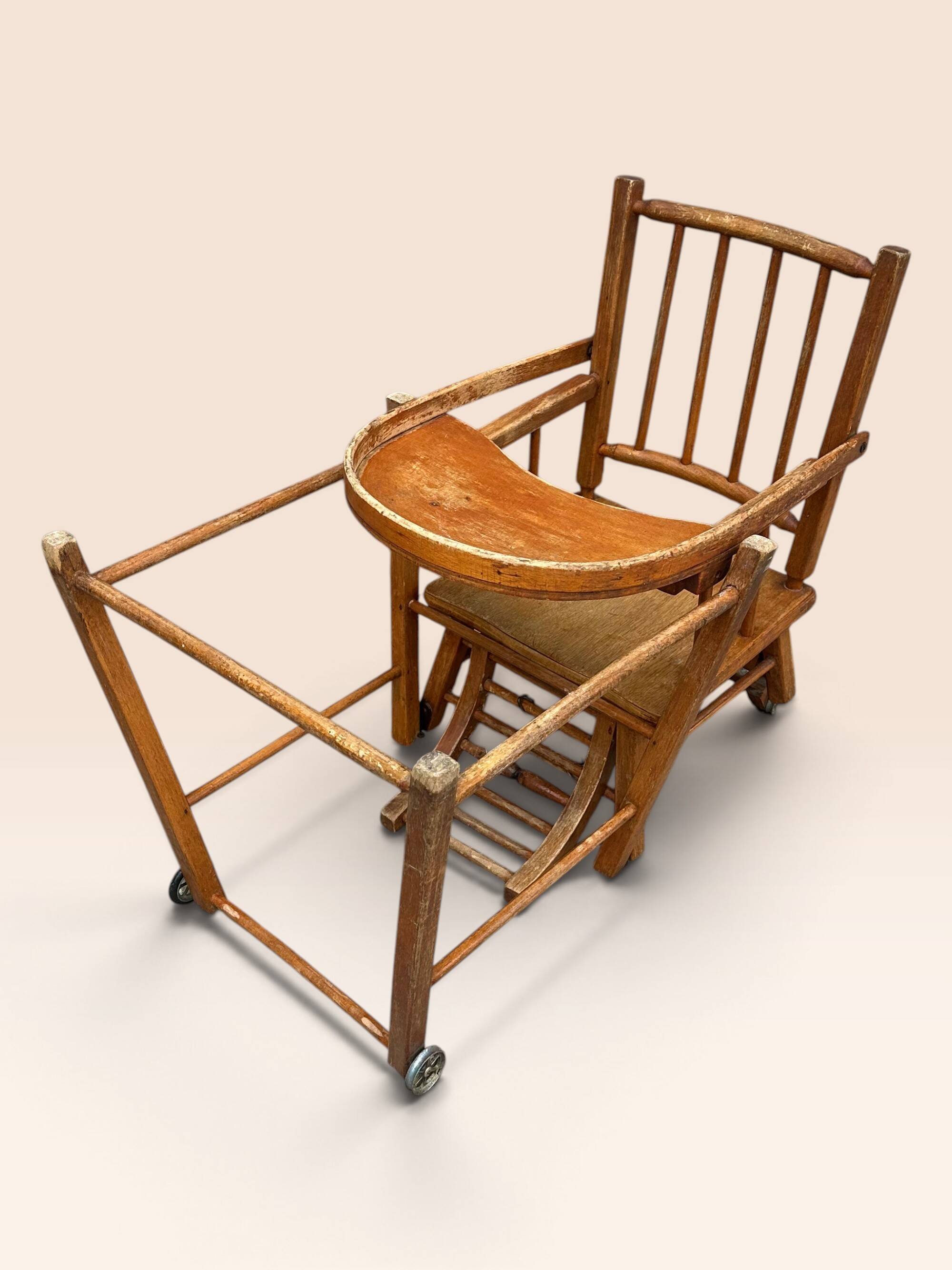 Chaise haute pour enfant en bois courbé