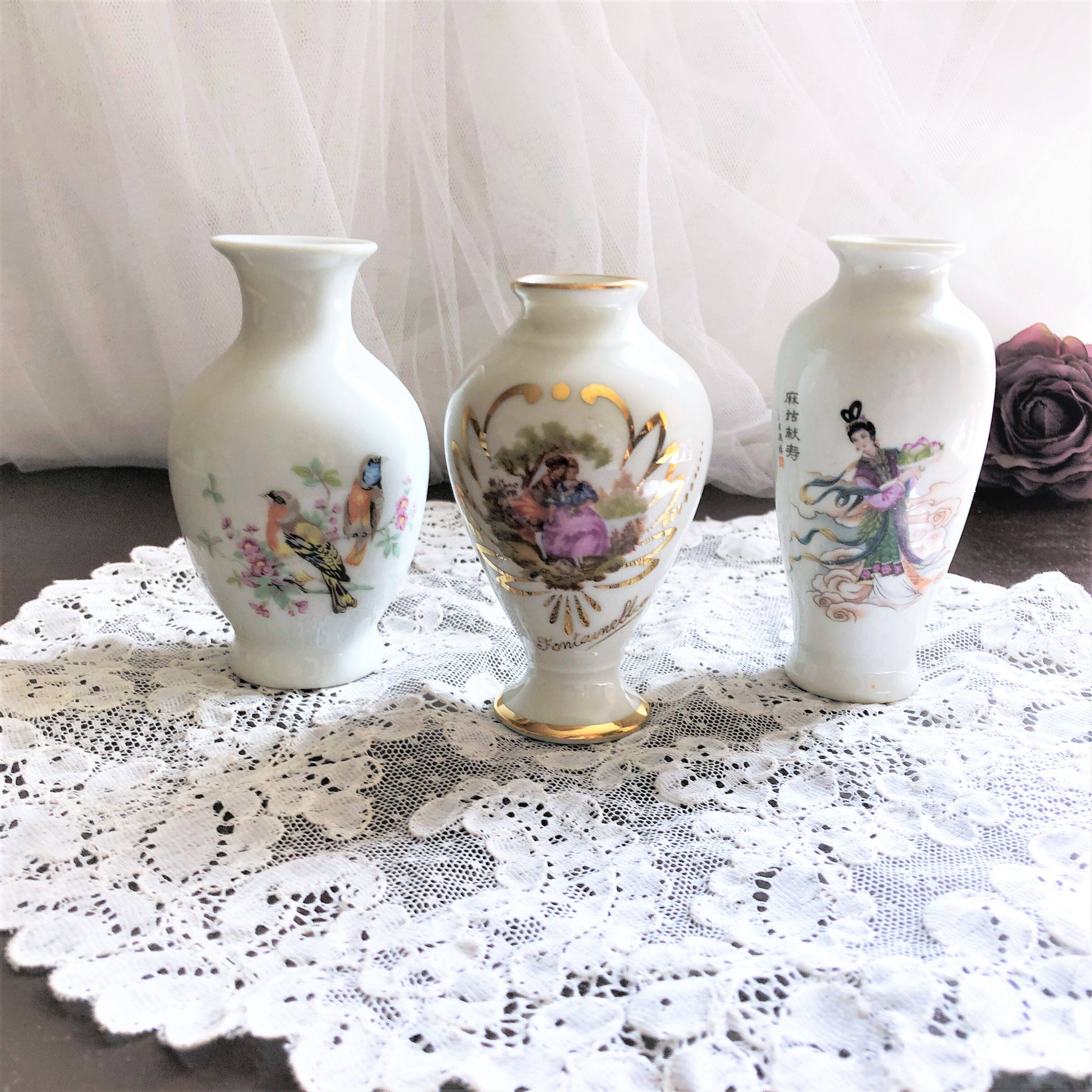 Set of 3 porcelain vases