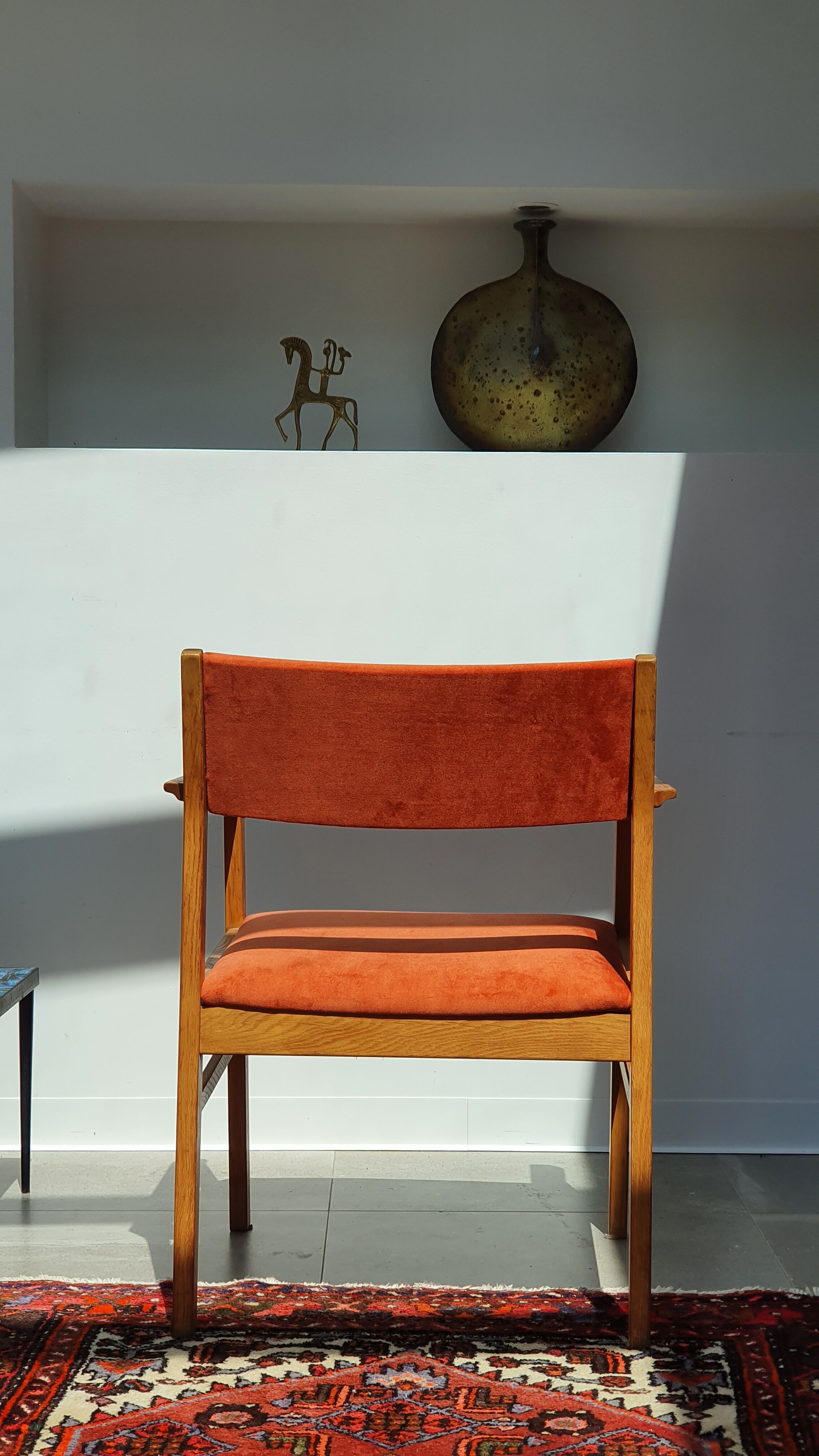 Armchair in solid oak velvet terracota