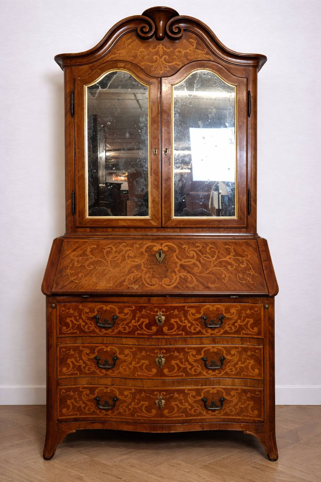 Venetian scriban secretary in Louis XV style, inlaid with walnut.