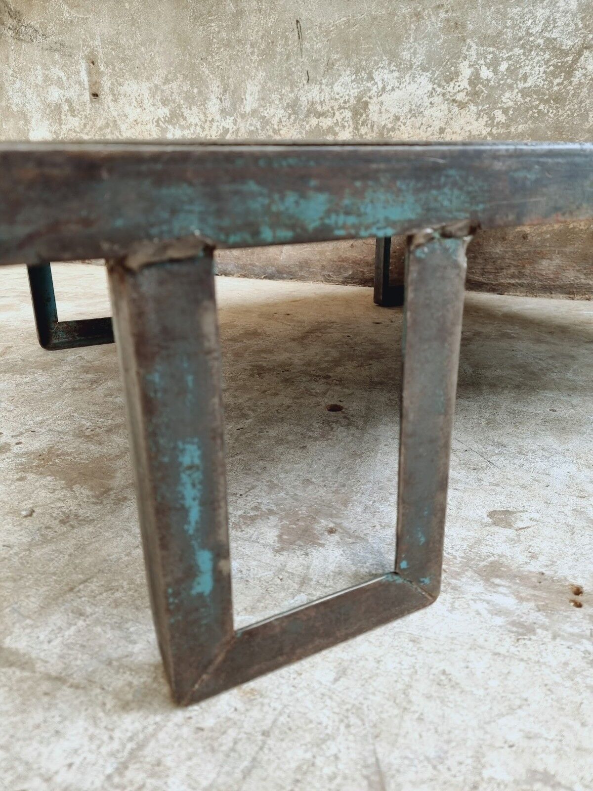 Table basse industrielle acier azur 90 x 110 cm
