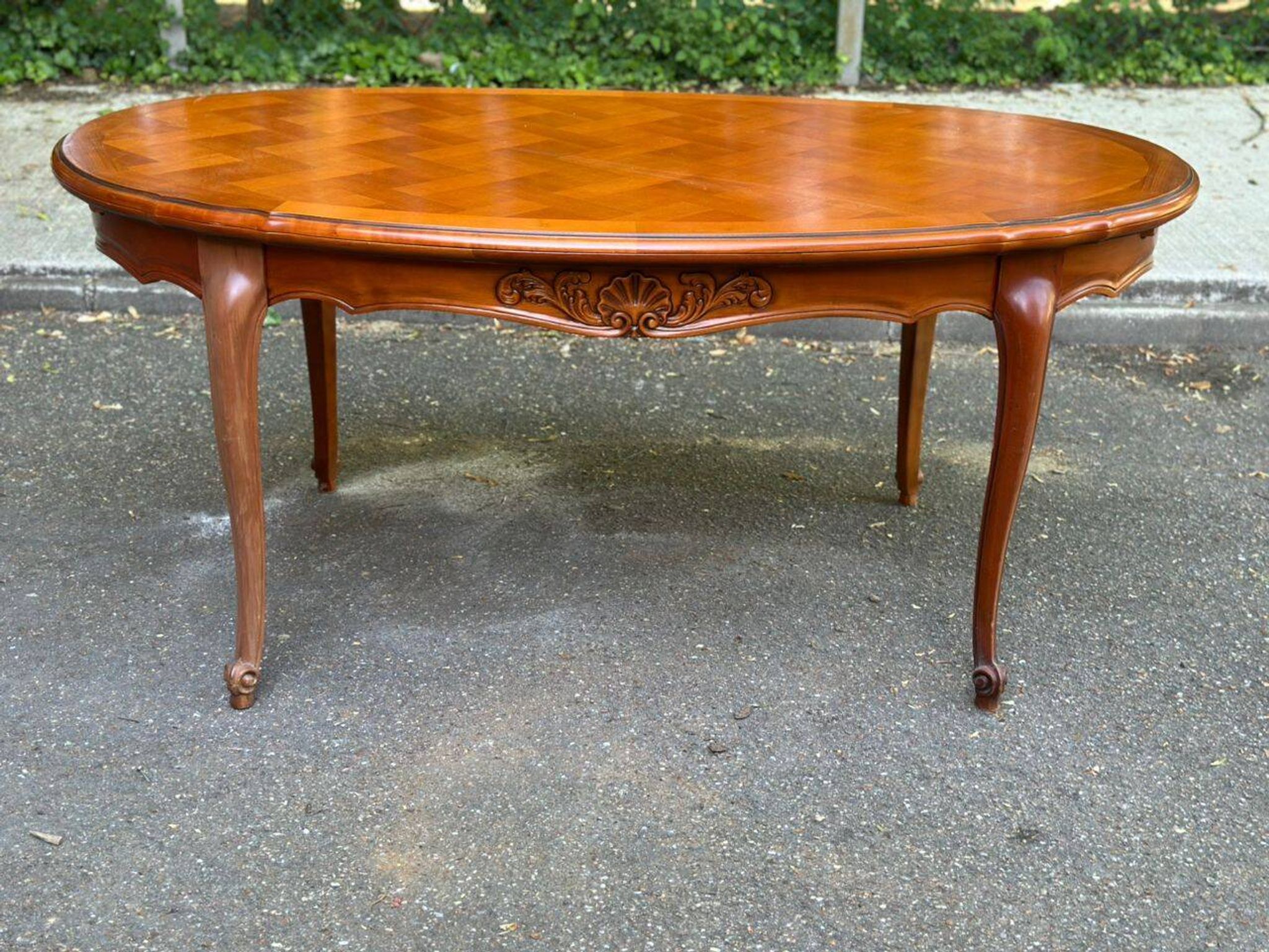 Table à manger Louis XV extensible ovale en bois massif marqueterie 270cm