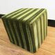 Pouf vintage en velours vert