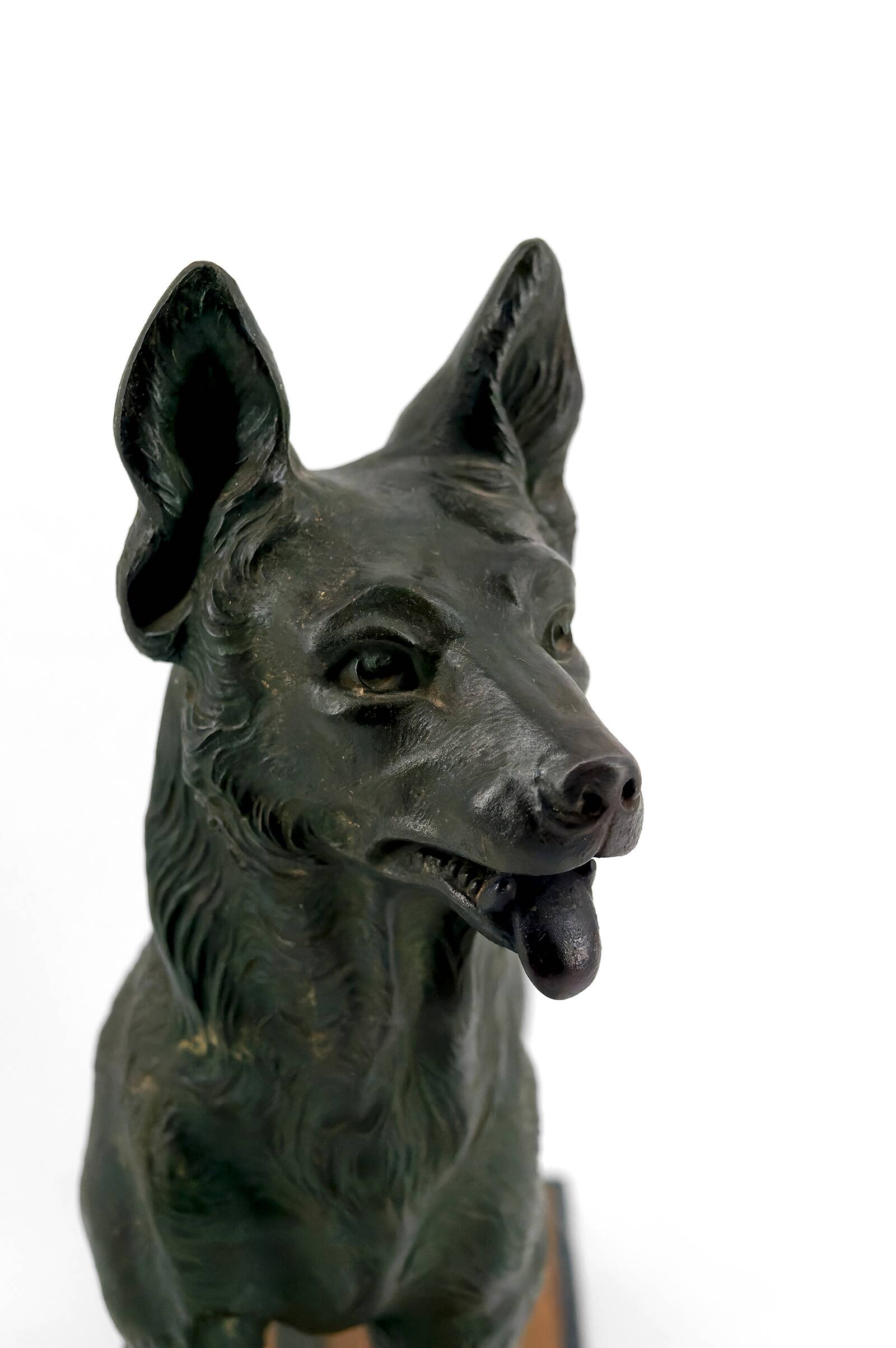 Sculpture representing a German Shepherd, Perrier Challenge Trophy, 1942