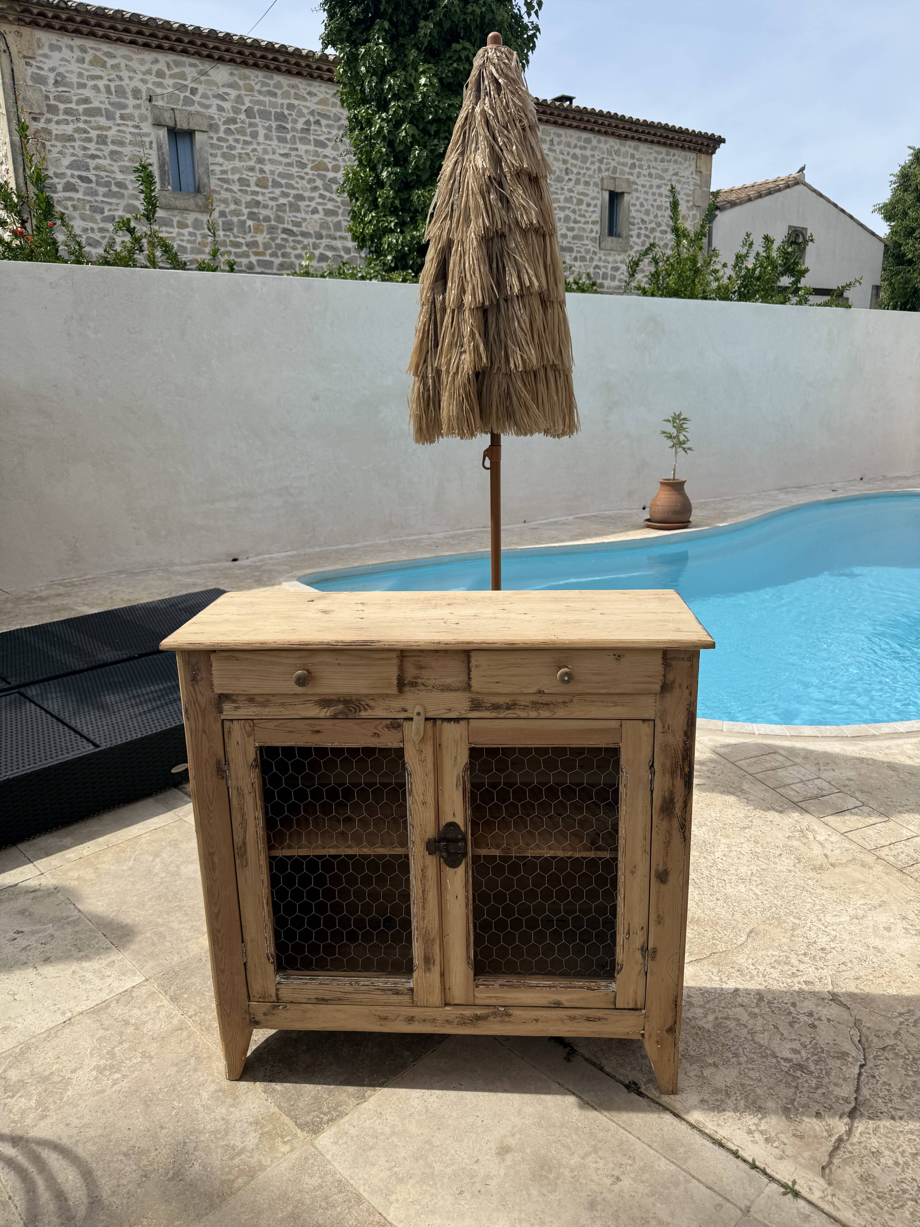 Beautiful Parisian buffet, sanded and gridded.