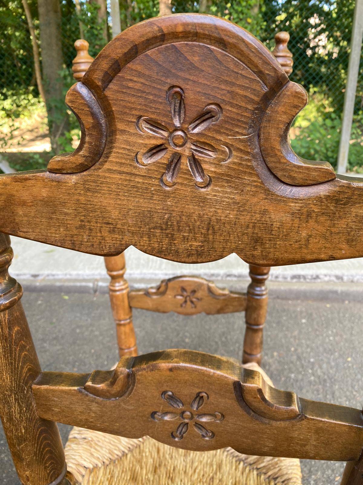 Set of 5 or 4 chic rustic traditional dining chairs with rush seats.