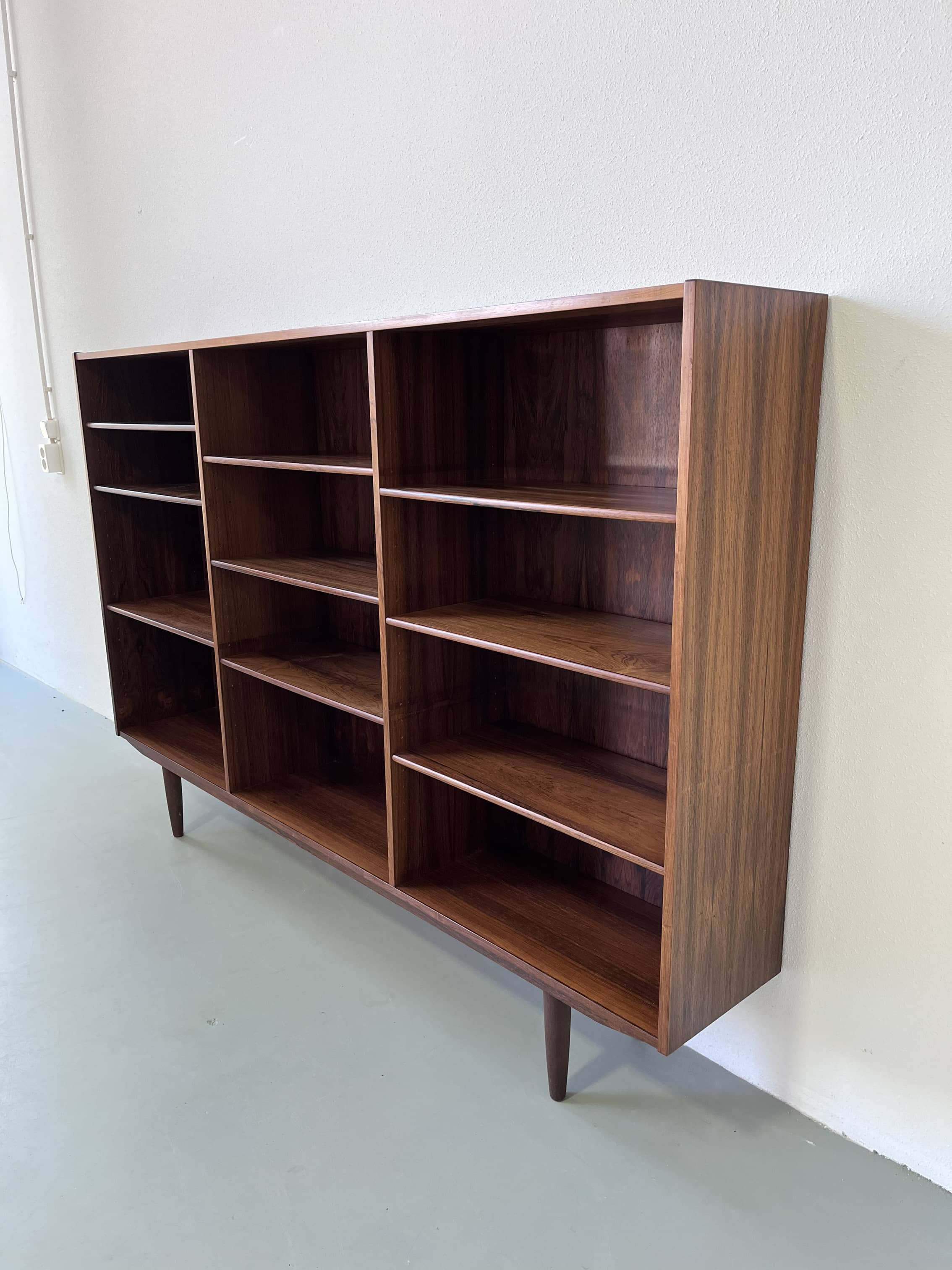 Vintage palissander bookcase