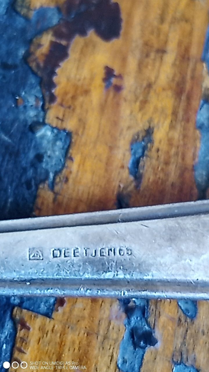 4 vintage silver metal cutlery - 209 grams