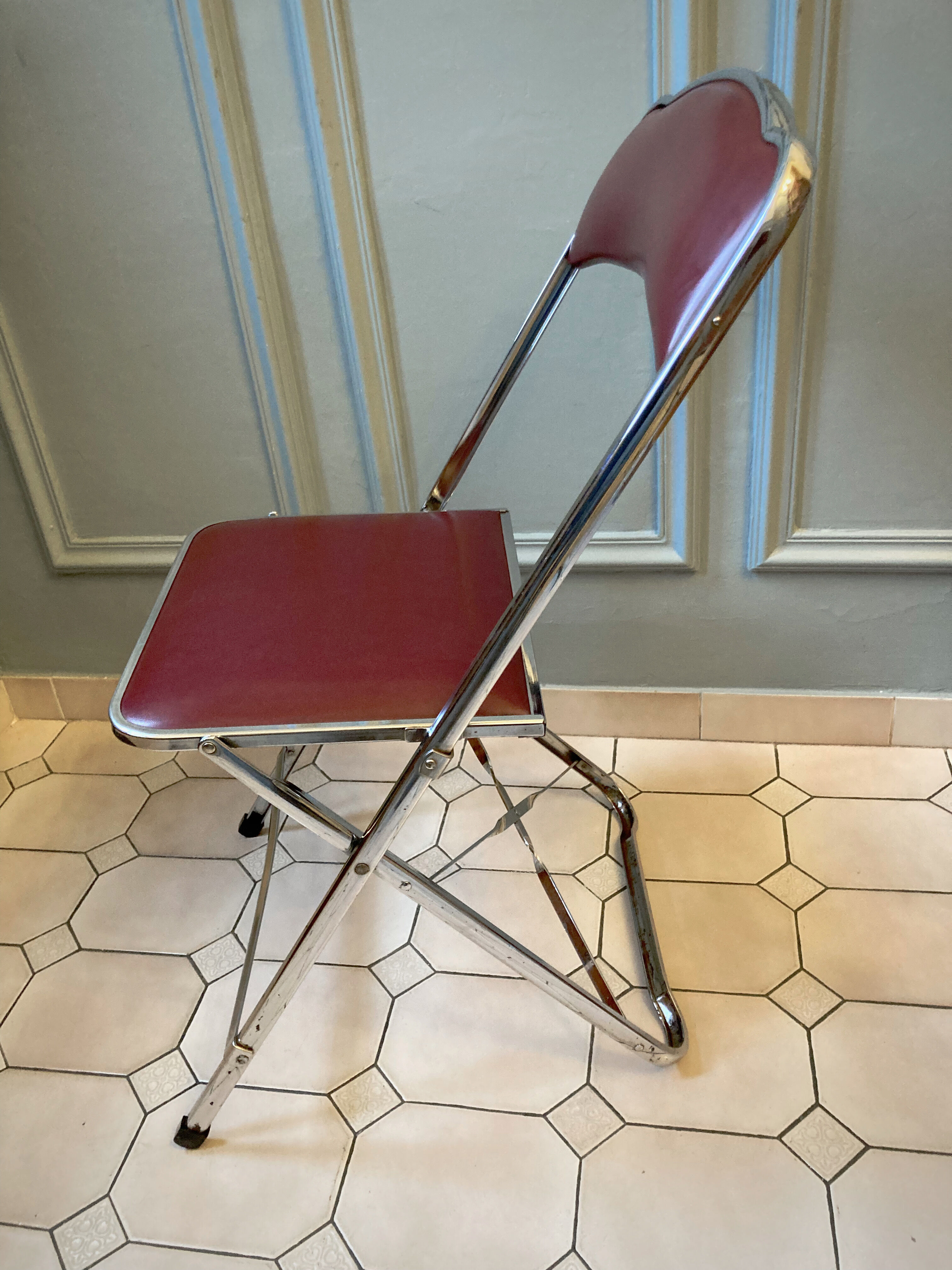 4 vintage folding chairs in chrome