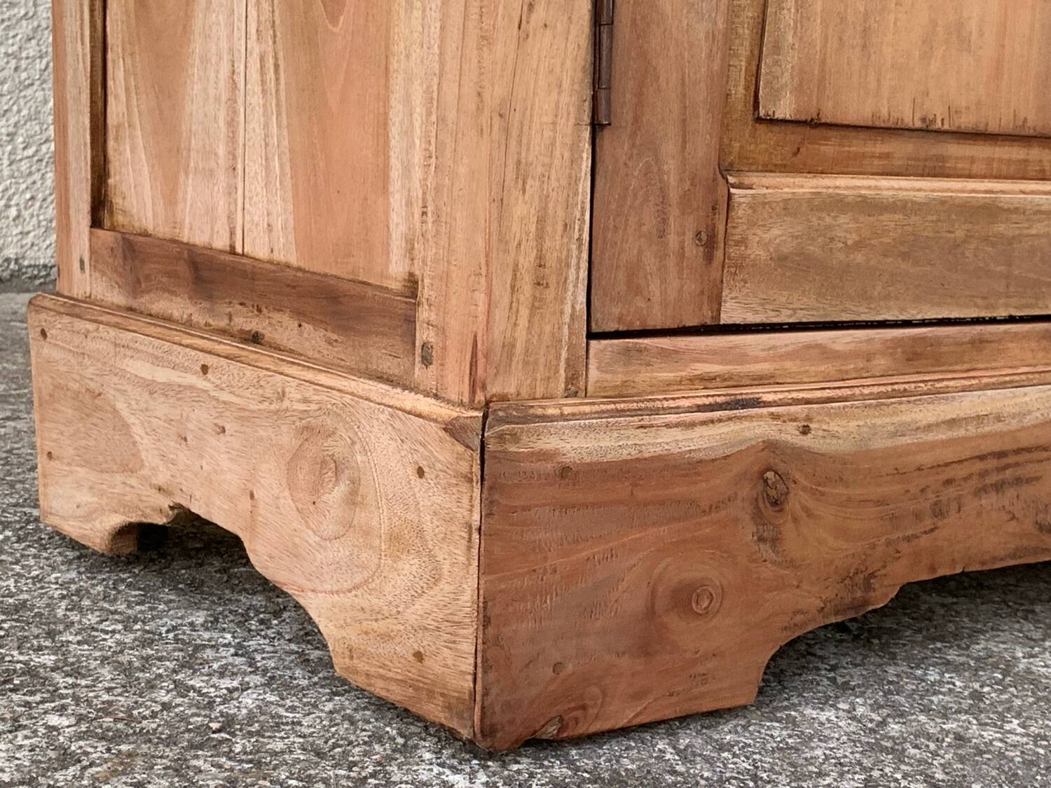 Parisian wardrobe in raw wood with engraved glass from 1920.