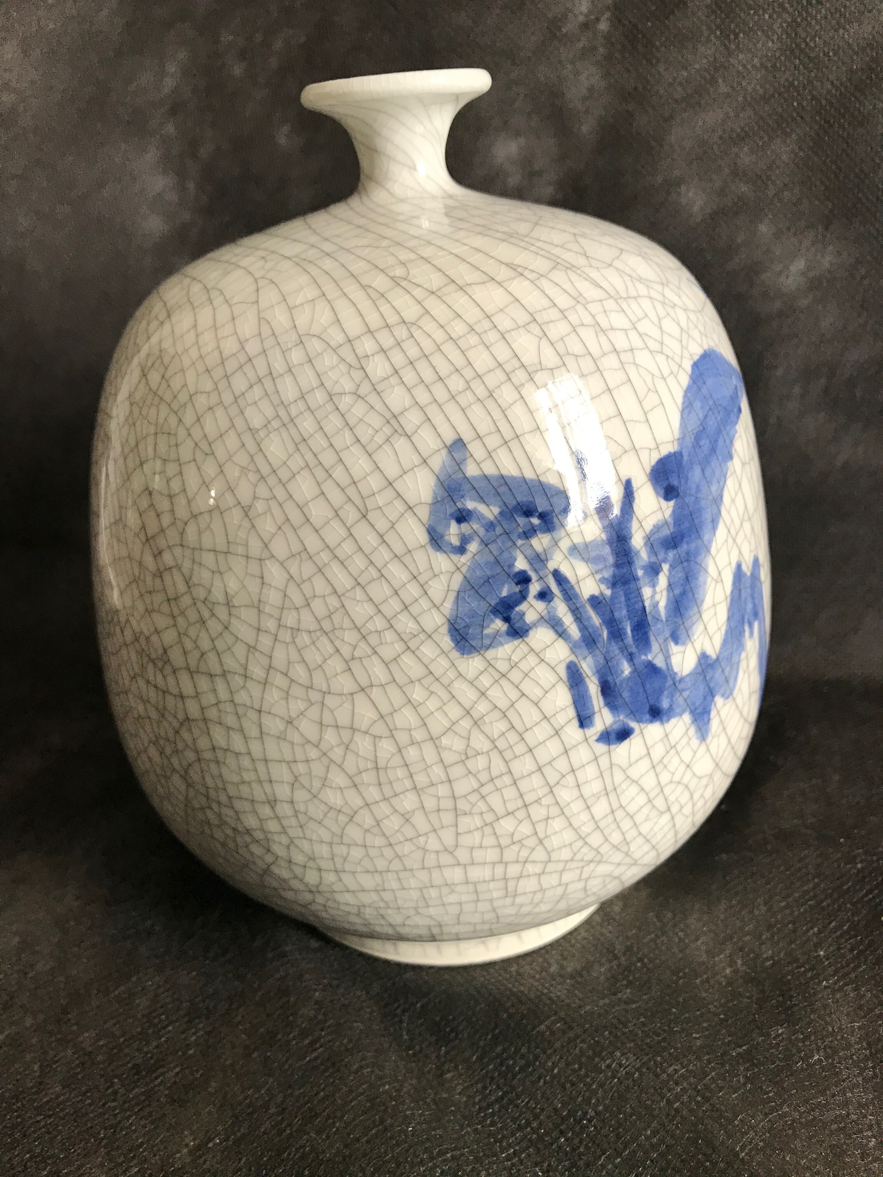 Vase ball with flattened pinched collar