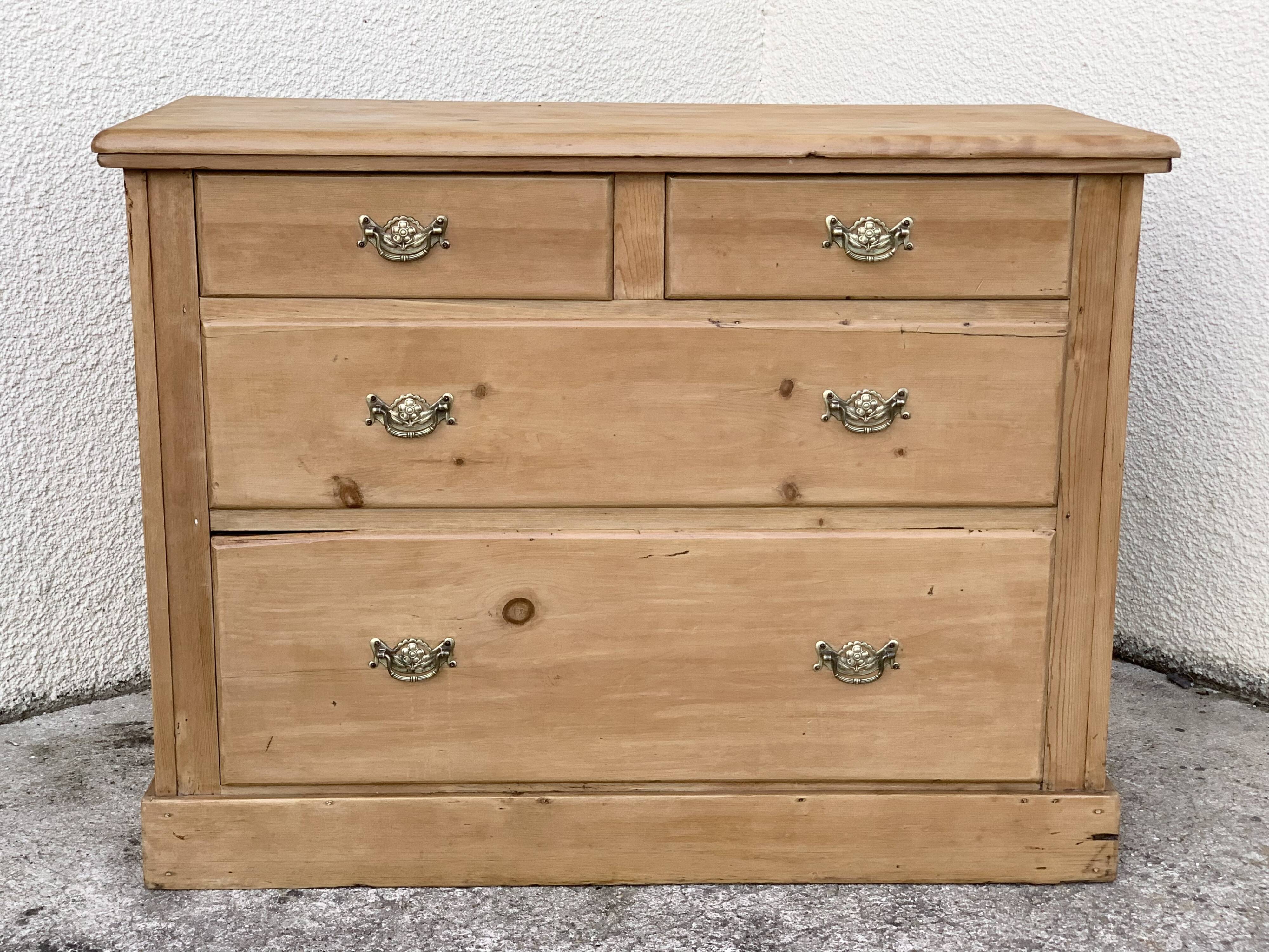 English style chest of drawers 1920 pine and pitchpin