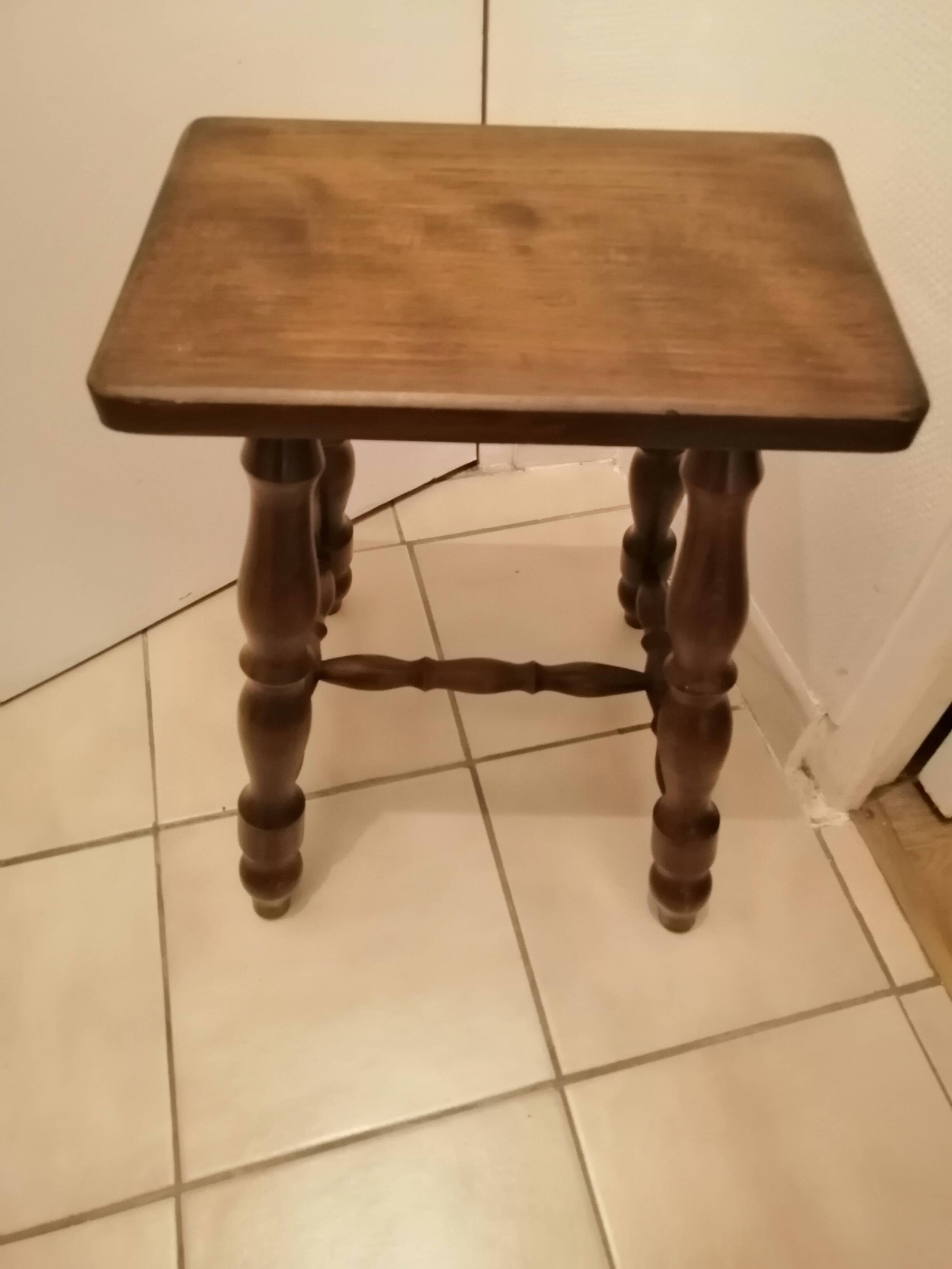 Tabouret ancien en bois