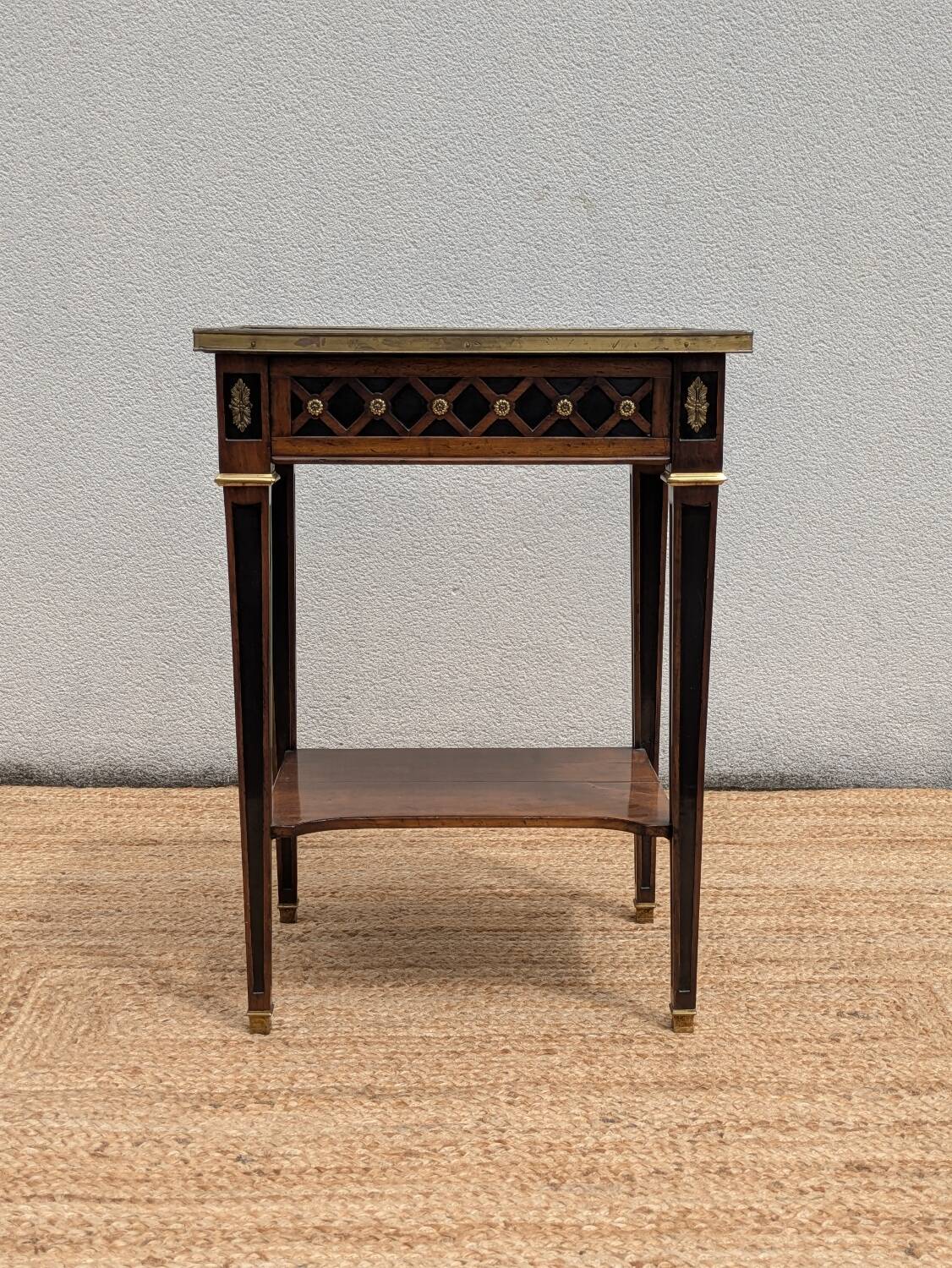 Table d'appoint style Louis XVI, marbre, début XXème, estampillée