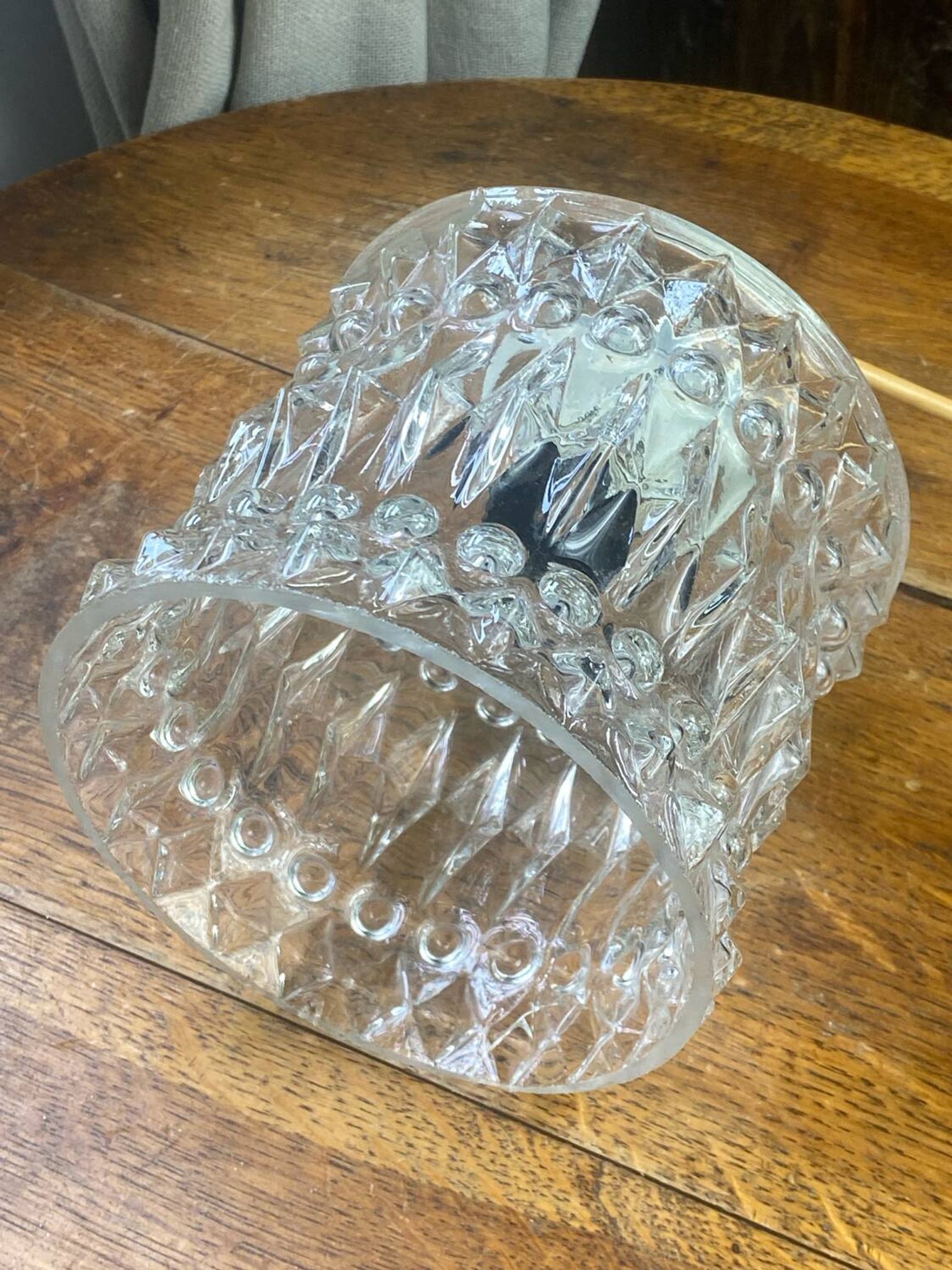 Suspension, baladeuse en verre moulé