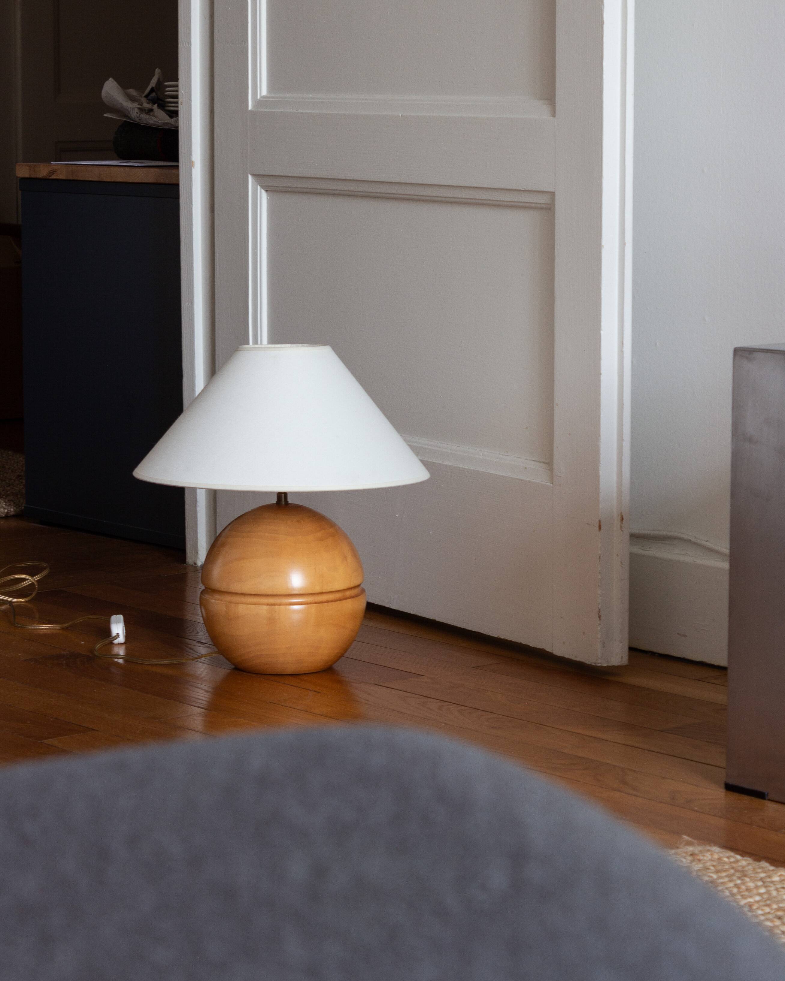Pied de lampe boule en bois blond, Années 60/70