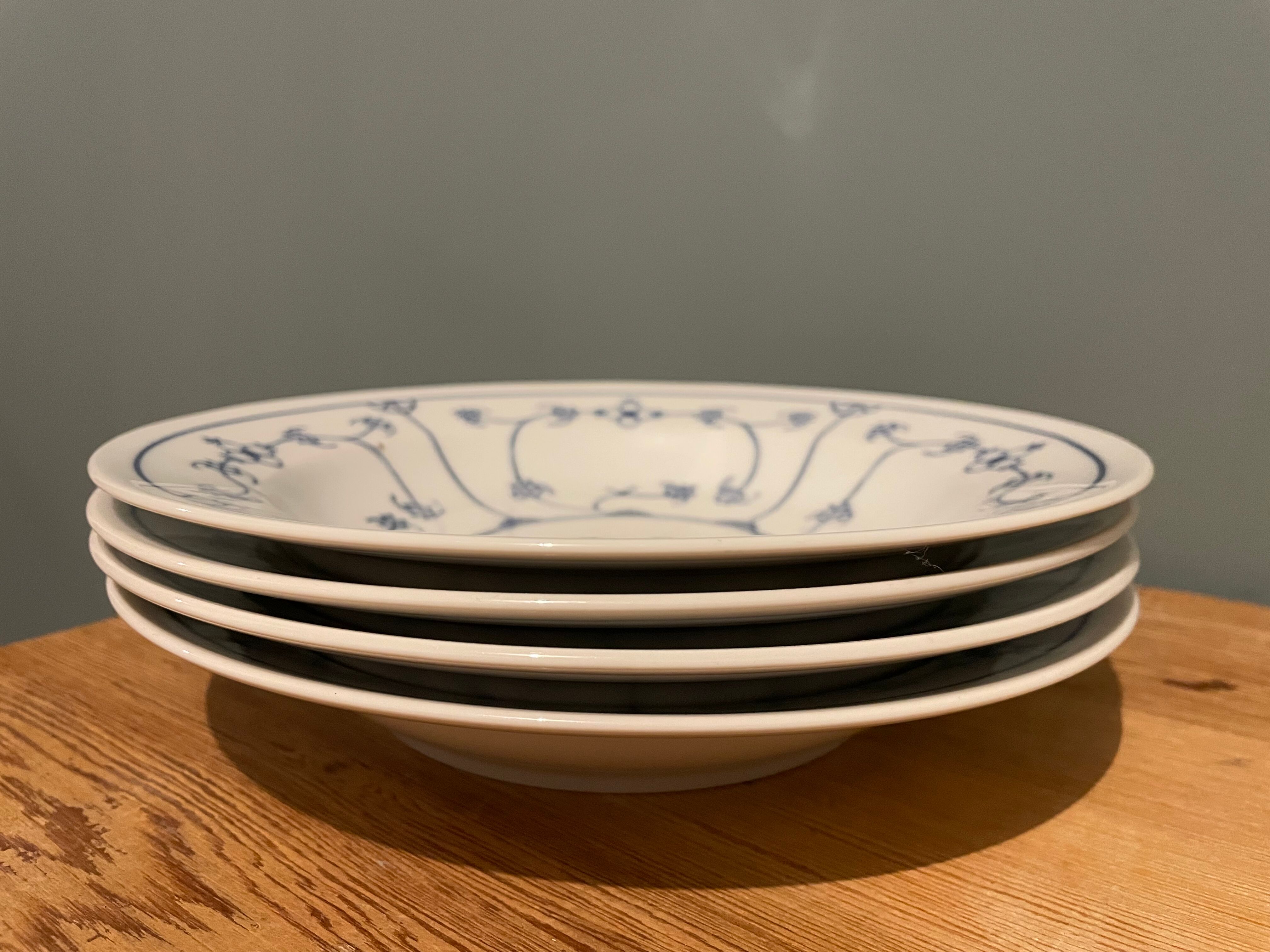 Set of 4 hollow Jäger plates in Blau Saks porcelain