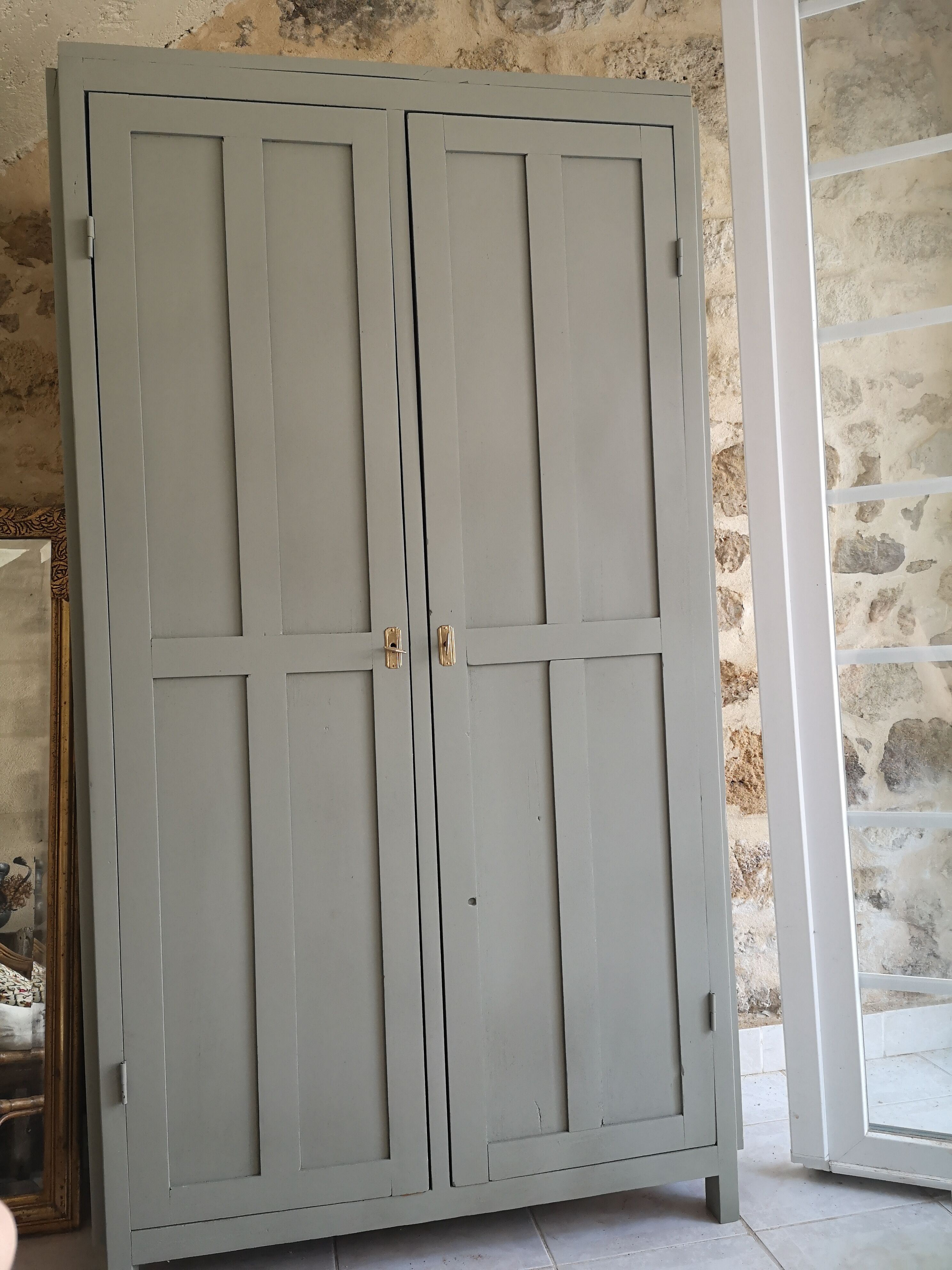 Armoire parisienne