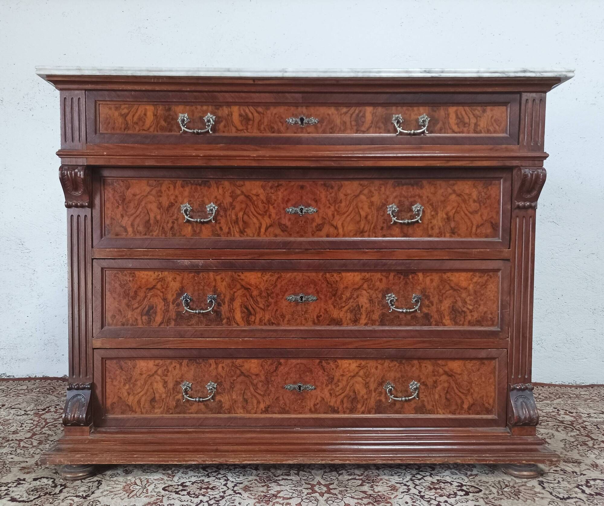 Neo-Renaissance Henri II chest of drawers in walnut burr