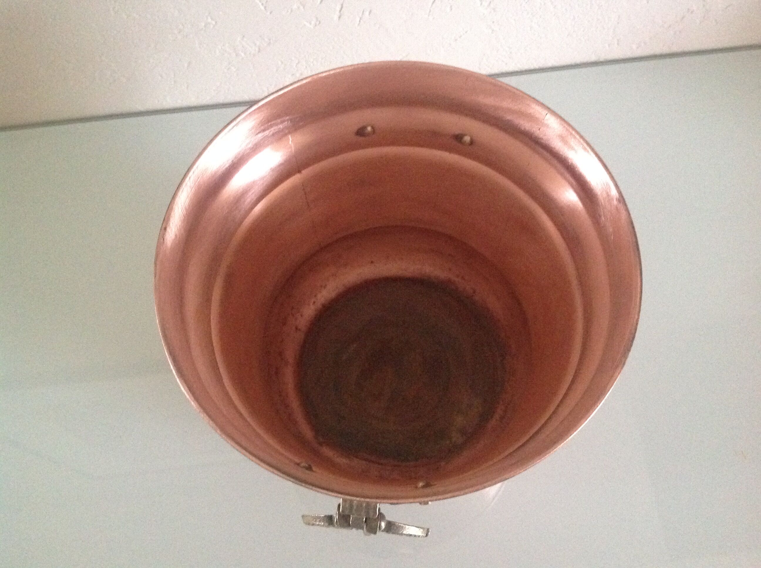 Cache pot old red brass brushed and sculpted brass handles