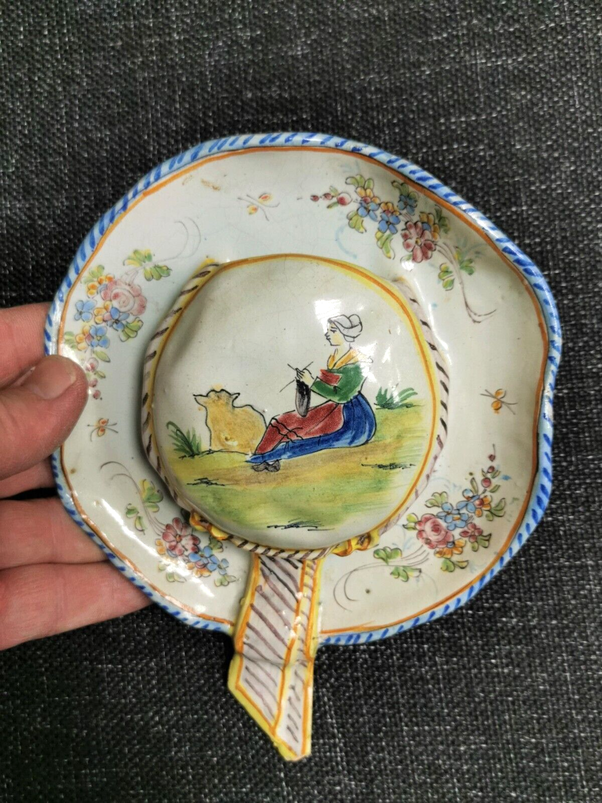 Bouquetière d'applique faïence malicorne pbx pouplard béatrix hat bigoudène