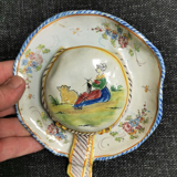 Bouquetière d'applique faïence malicorne pbx pouplard béatrix hat bigoudène