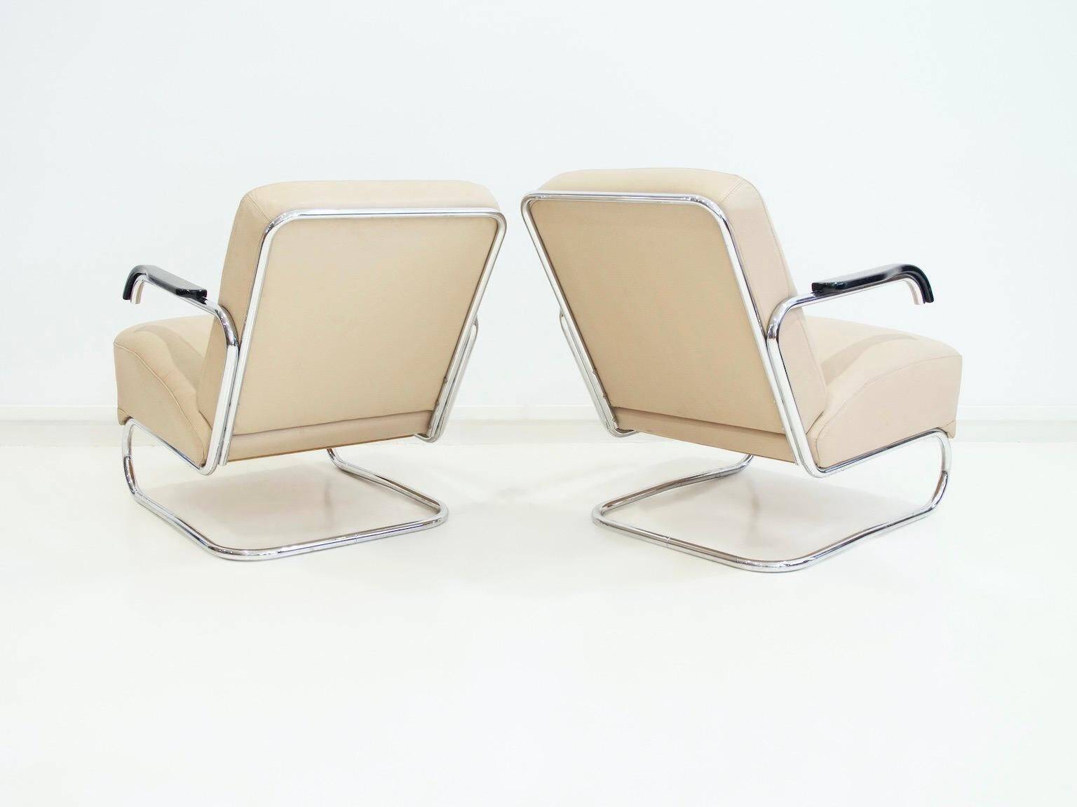 Pair of beige leather and tubular steel armchairs.