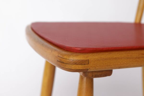 Chaise de salle à manger vintage en hêtre avec assise en similicuir rouge d'origine – années 1960/70