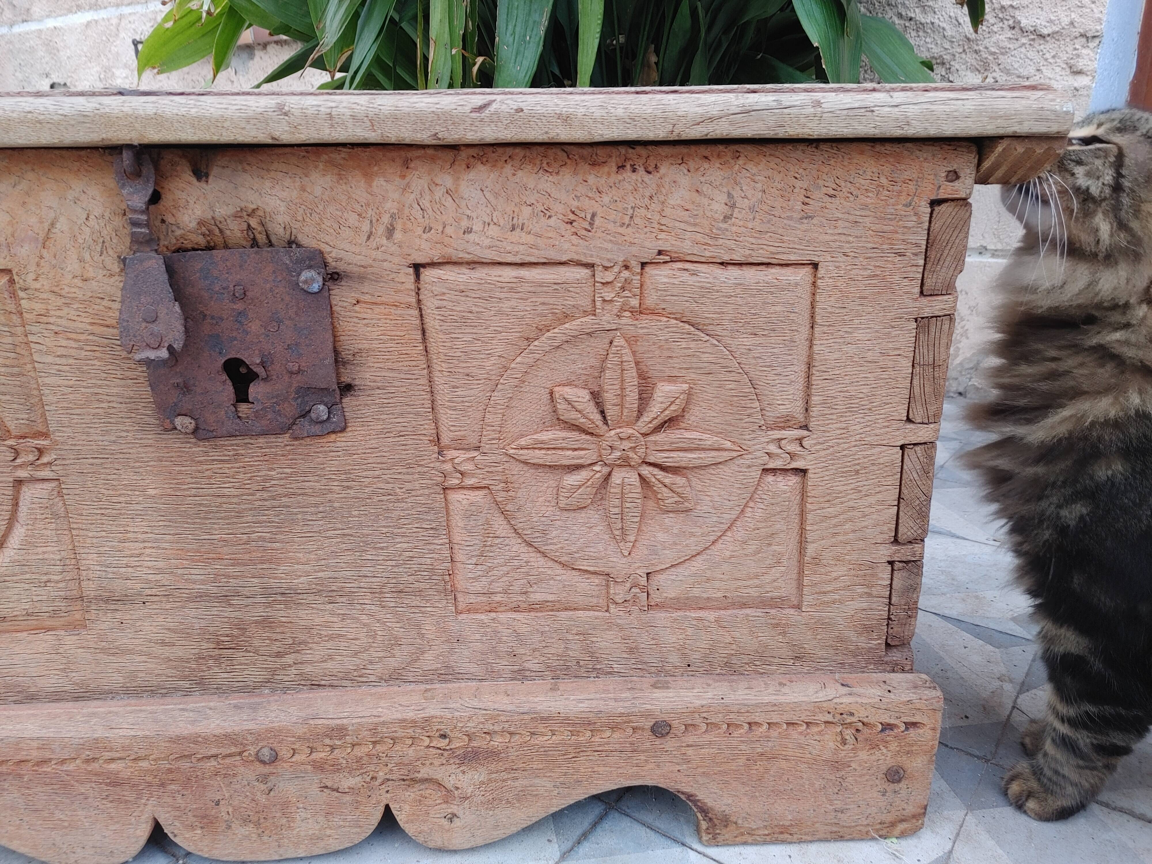 Very old solid oak chest Folk Art of Queyras