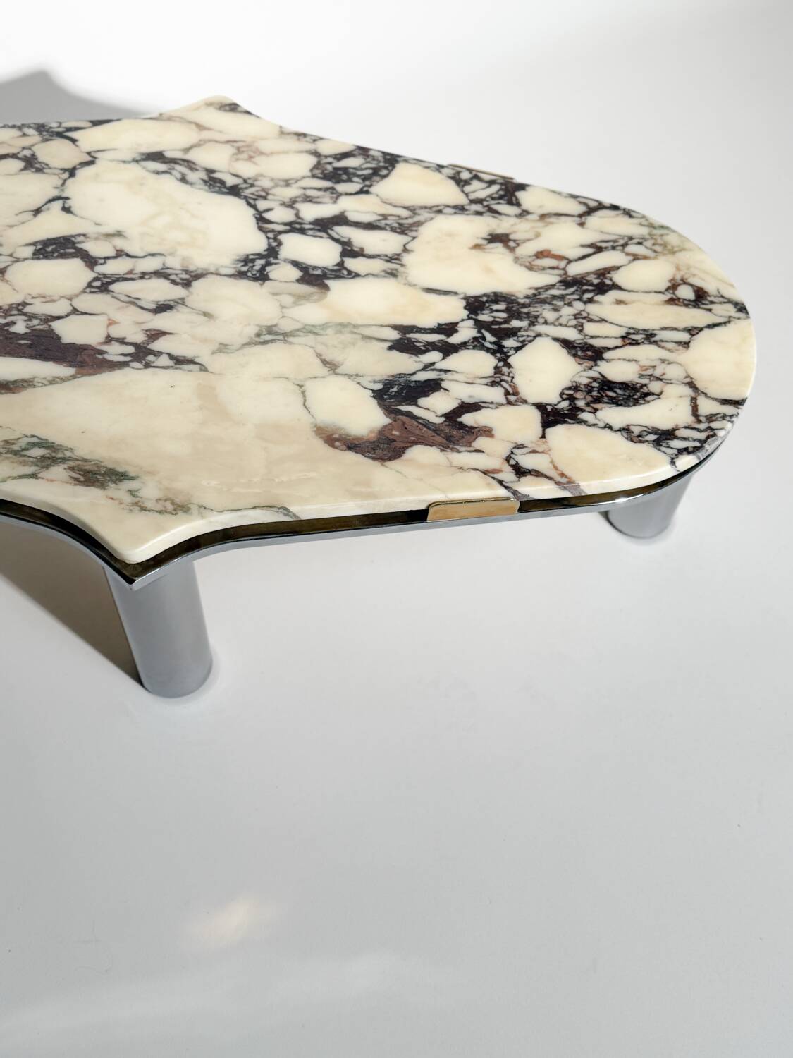 Table basse vintage chrome et marbre