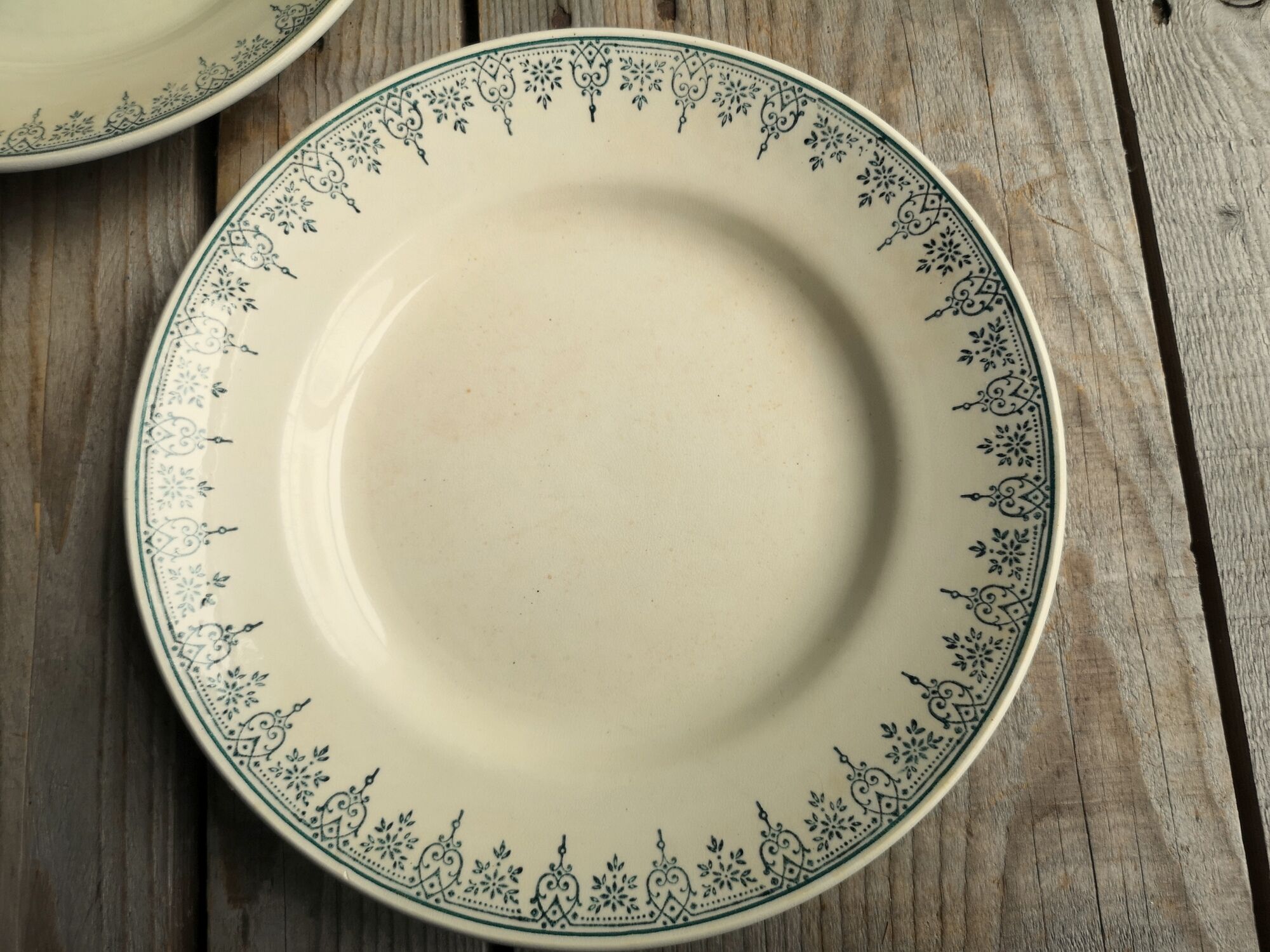 Lot of 5 old ceramic flat plates of Saint Amand green edry