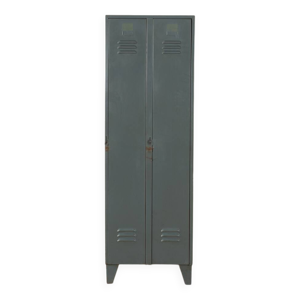 Armoire en acier des